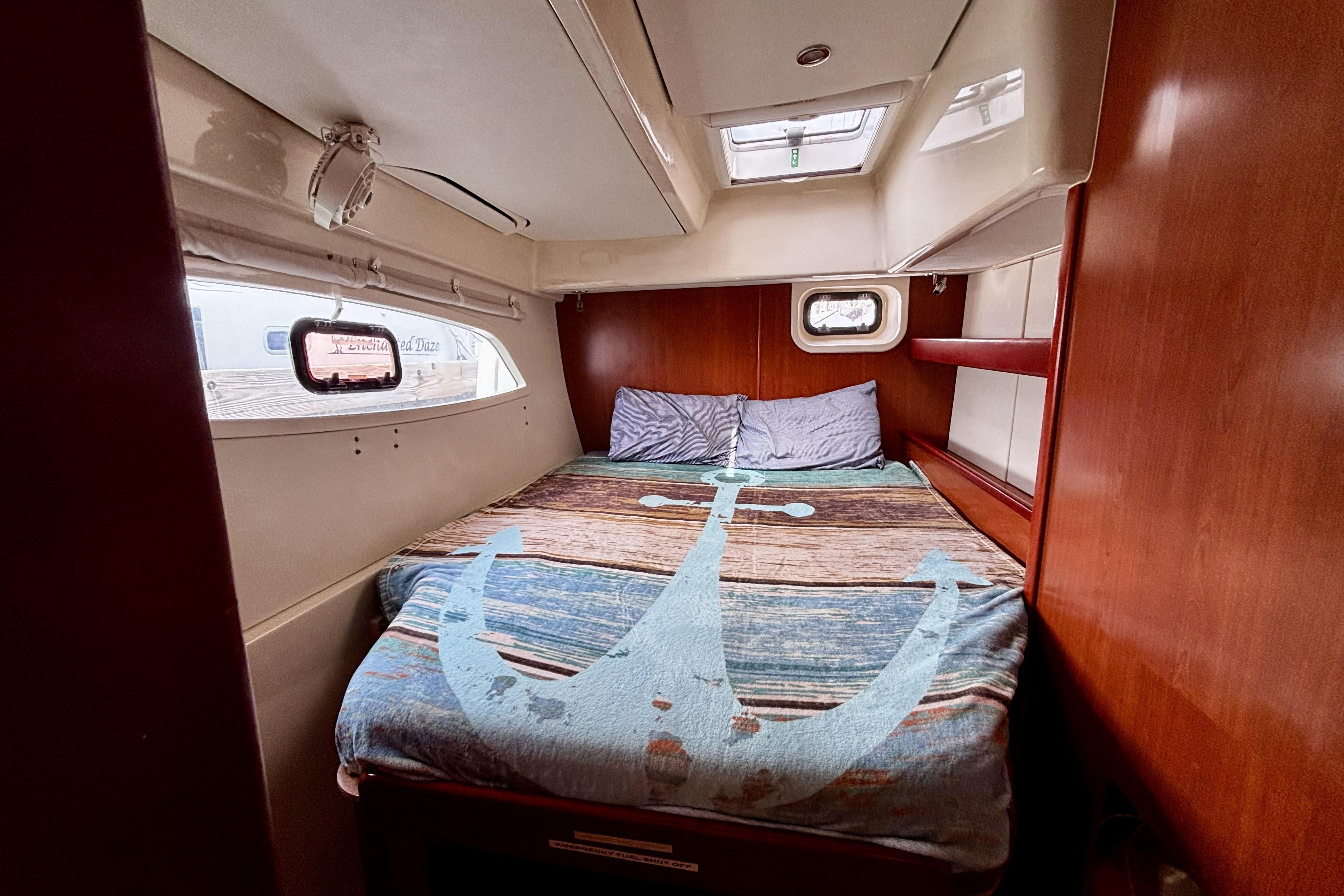 2012 Catamaran Leopard 44 guest cabin