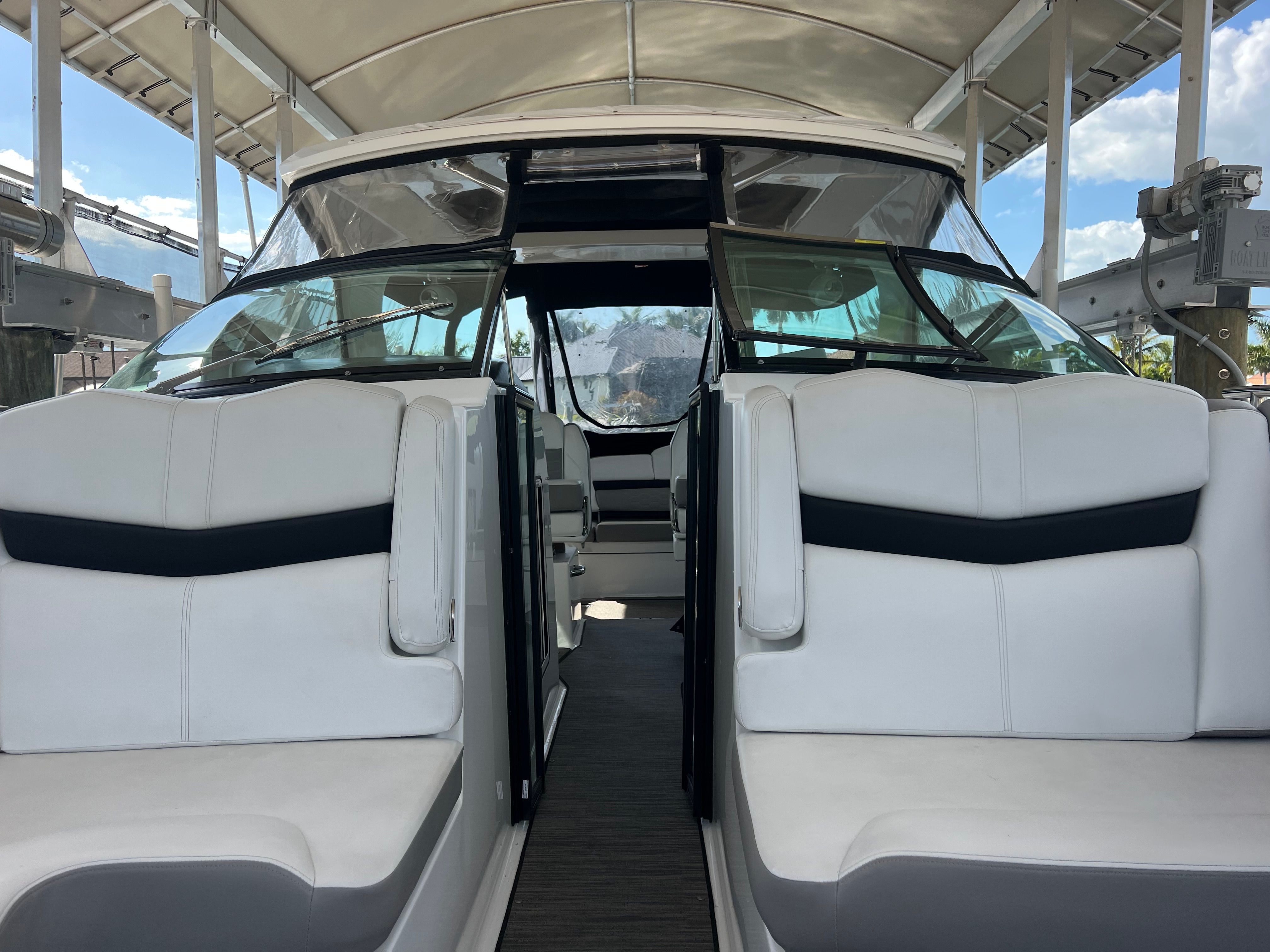 2023 Four Winns H350 - 22