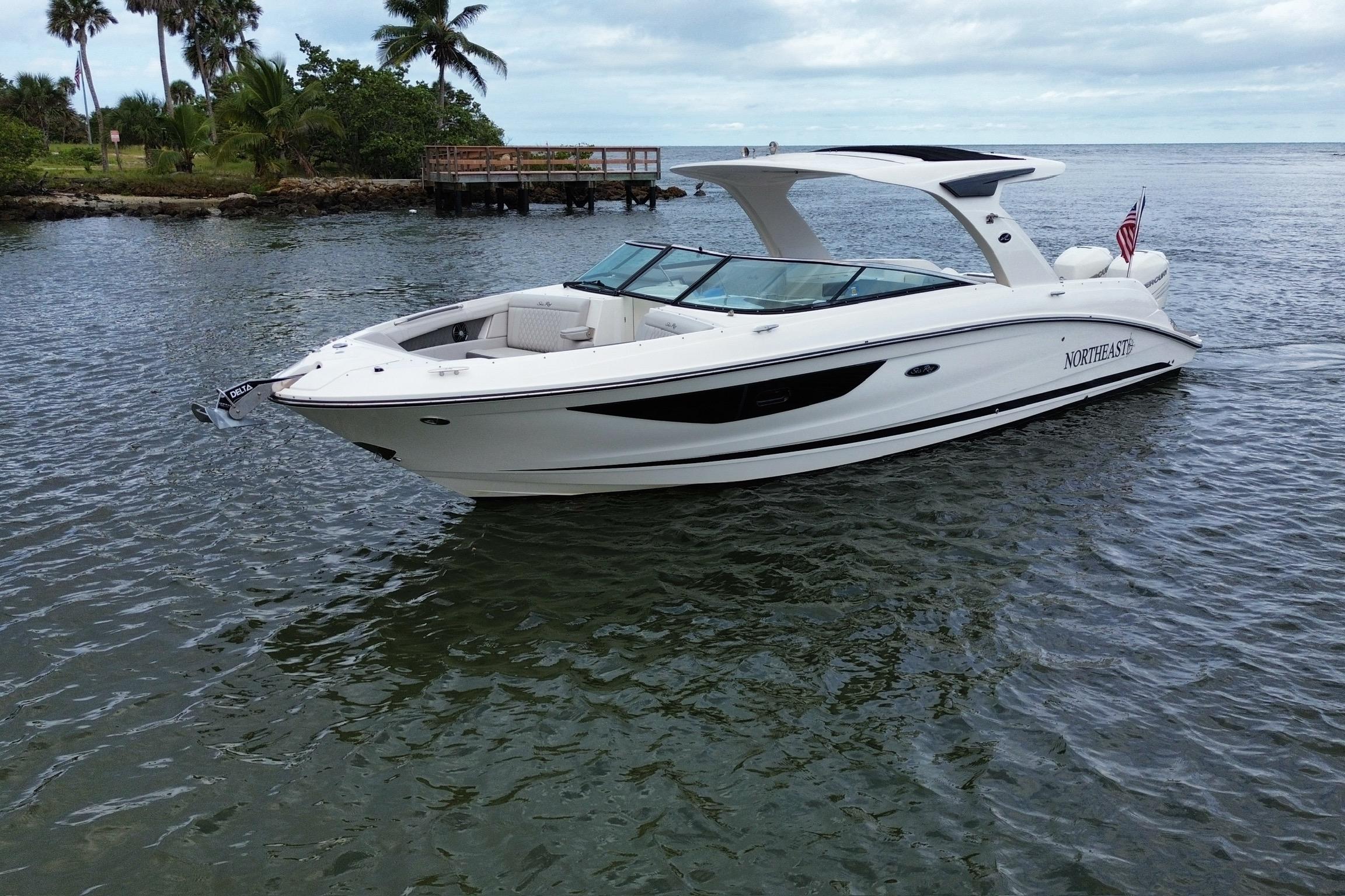 2022 Sea Ray SLX 350 Outboard