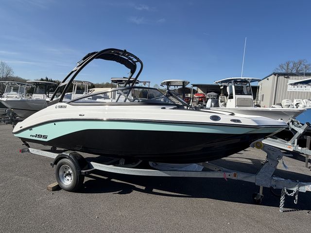 2026 Yamaha Boats AR195