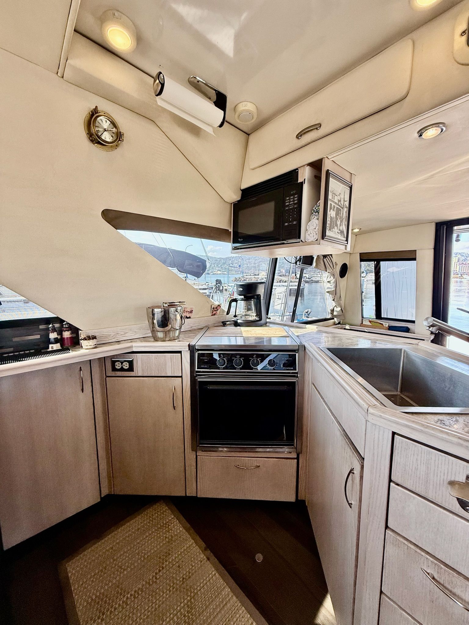 1996 Bayliner 3988 Motoryacht - 14