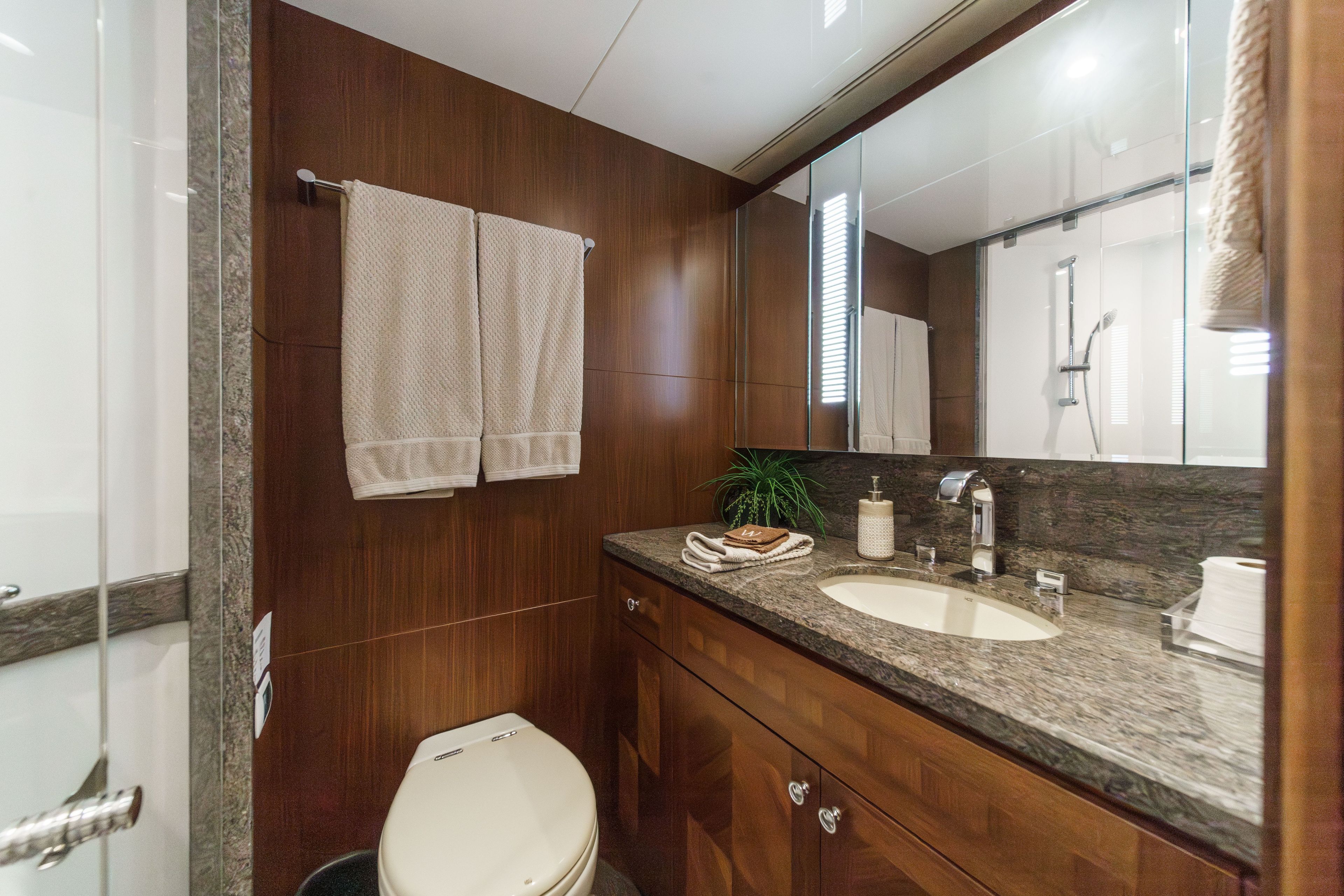2015 Ocean Alexander 90 Skylounge Motoryacht - 101