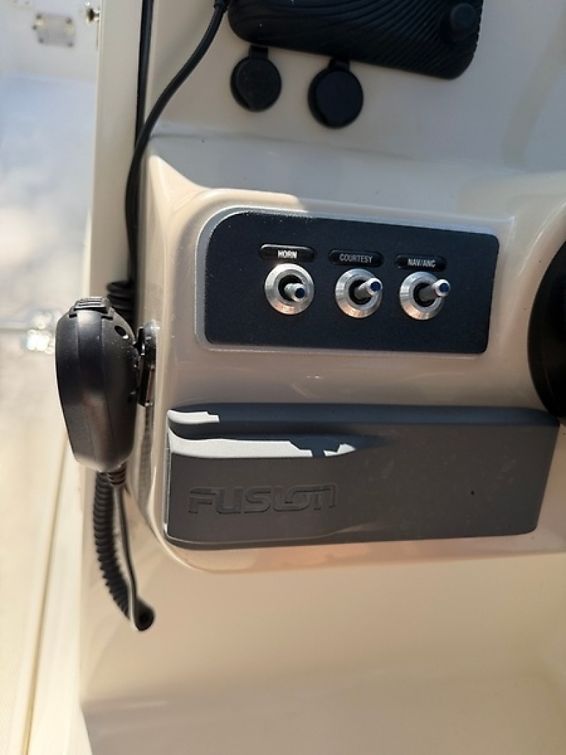 2020 Boston Whaler Vantage 230 - Image 33