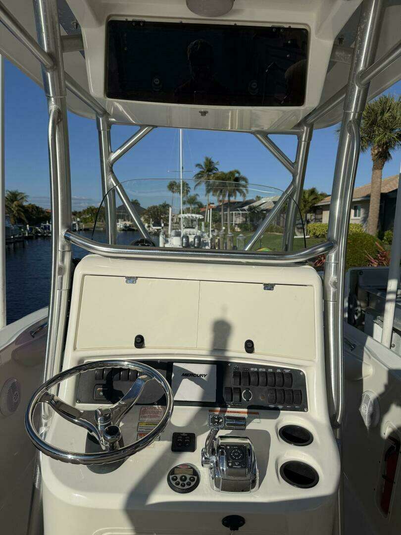 2006 Boston Whaler 240 Outrage - Image 8