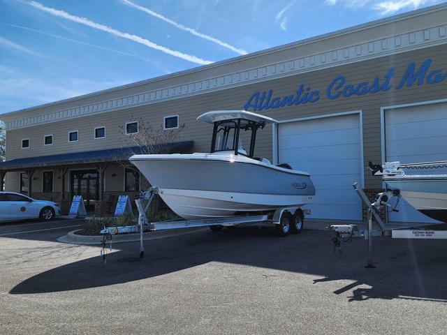 2025 Robalo R232 Explorer