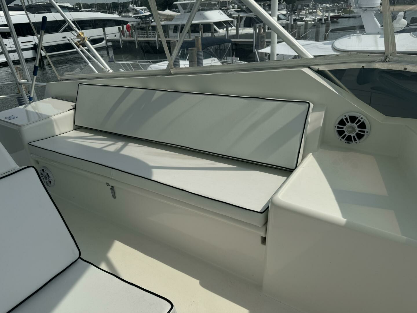 1994 Hatteras 54 Yacht - Image 14