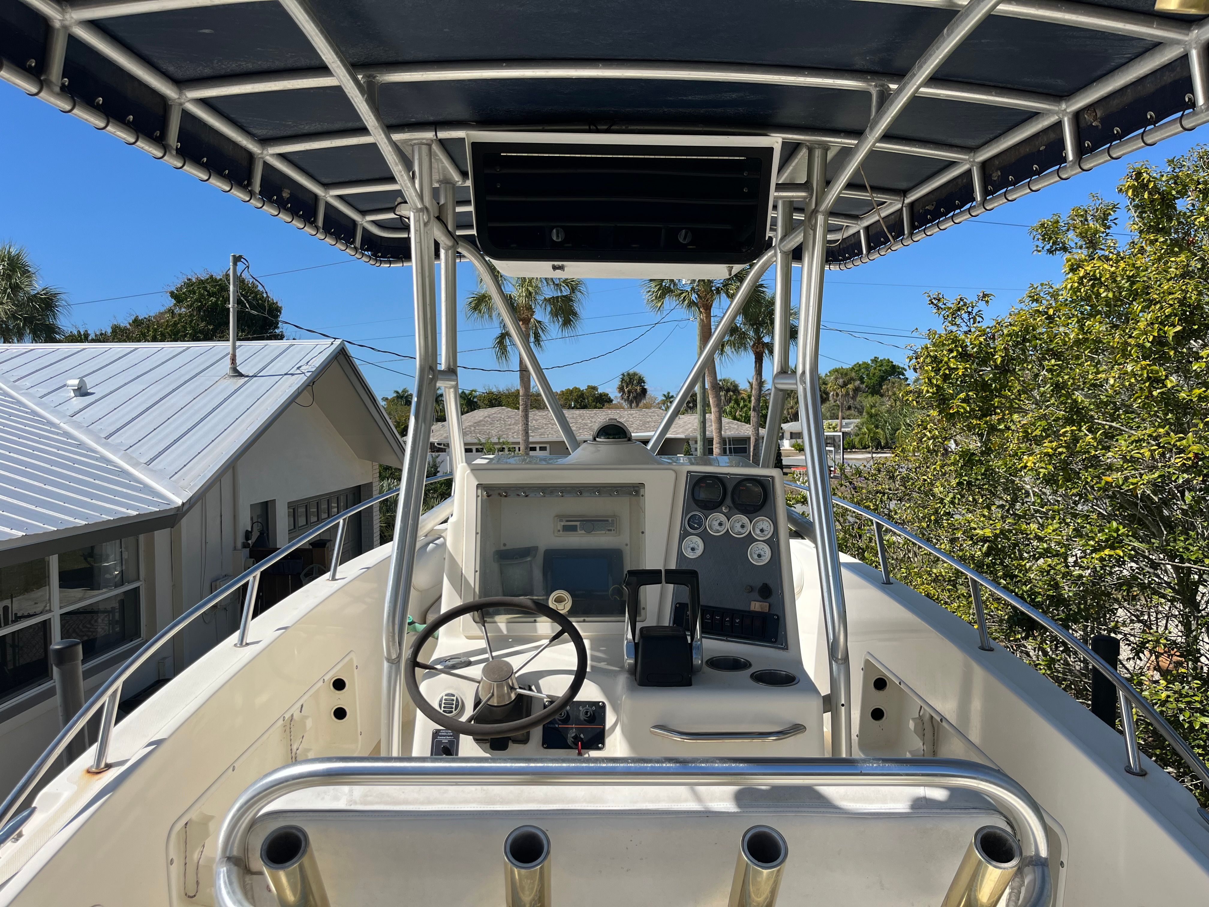 2000 World Cat 246 SF - 2