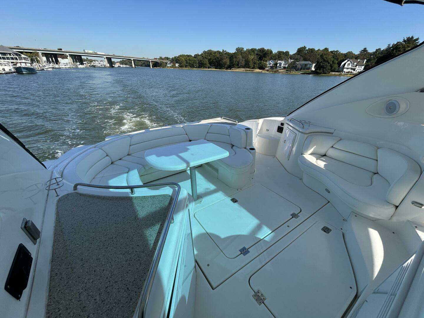 2003 Cruisers Yachts 540 Express - Image 9
