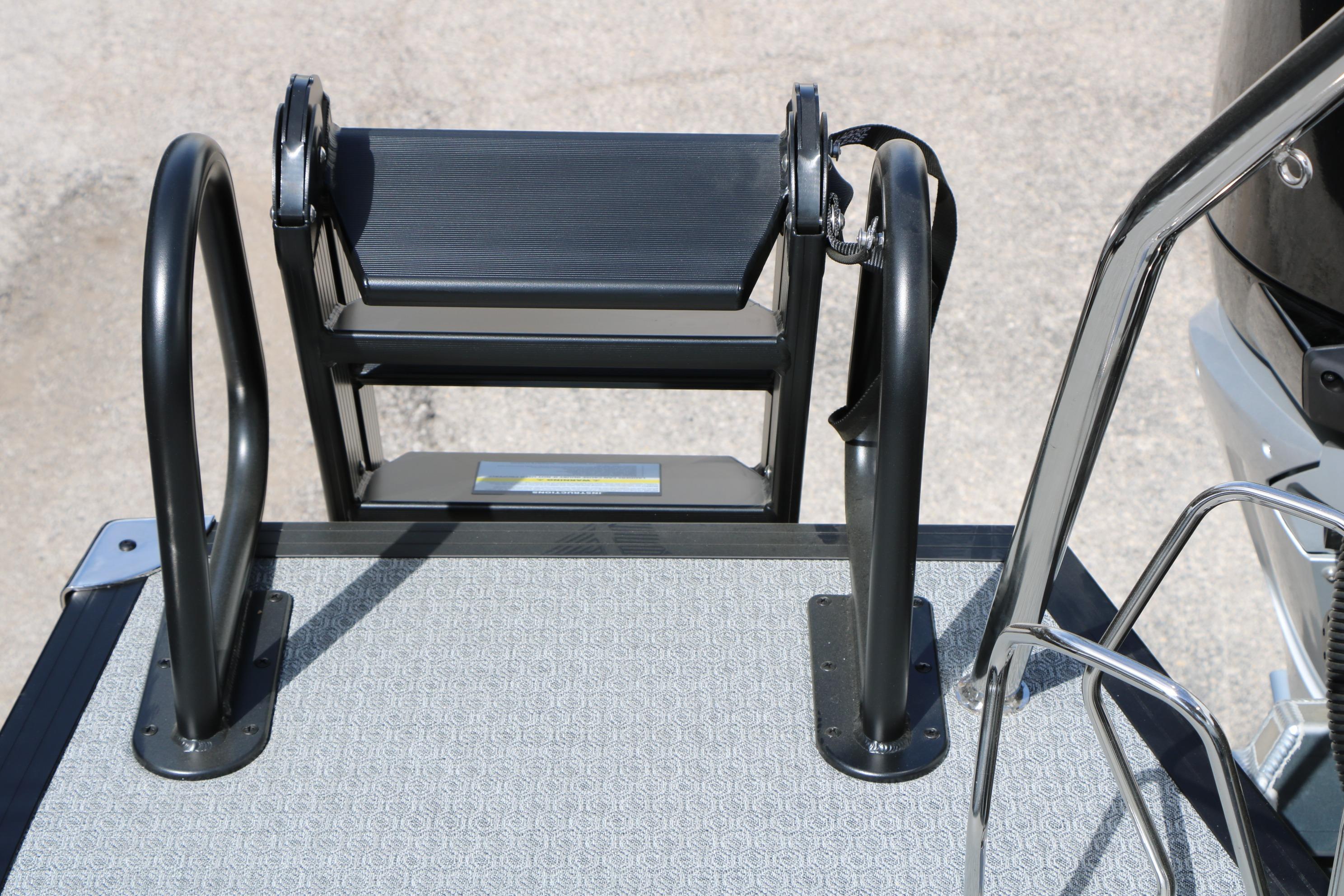 Evotti 725 CS Tri-Toon 2026 boat ladder on textured deck surface.