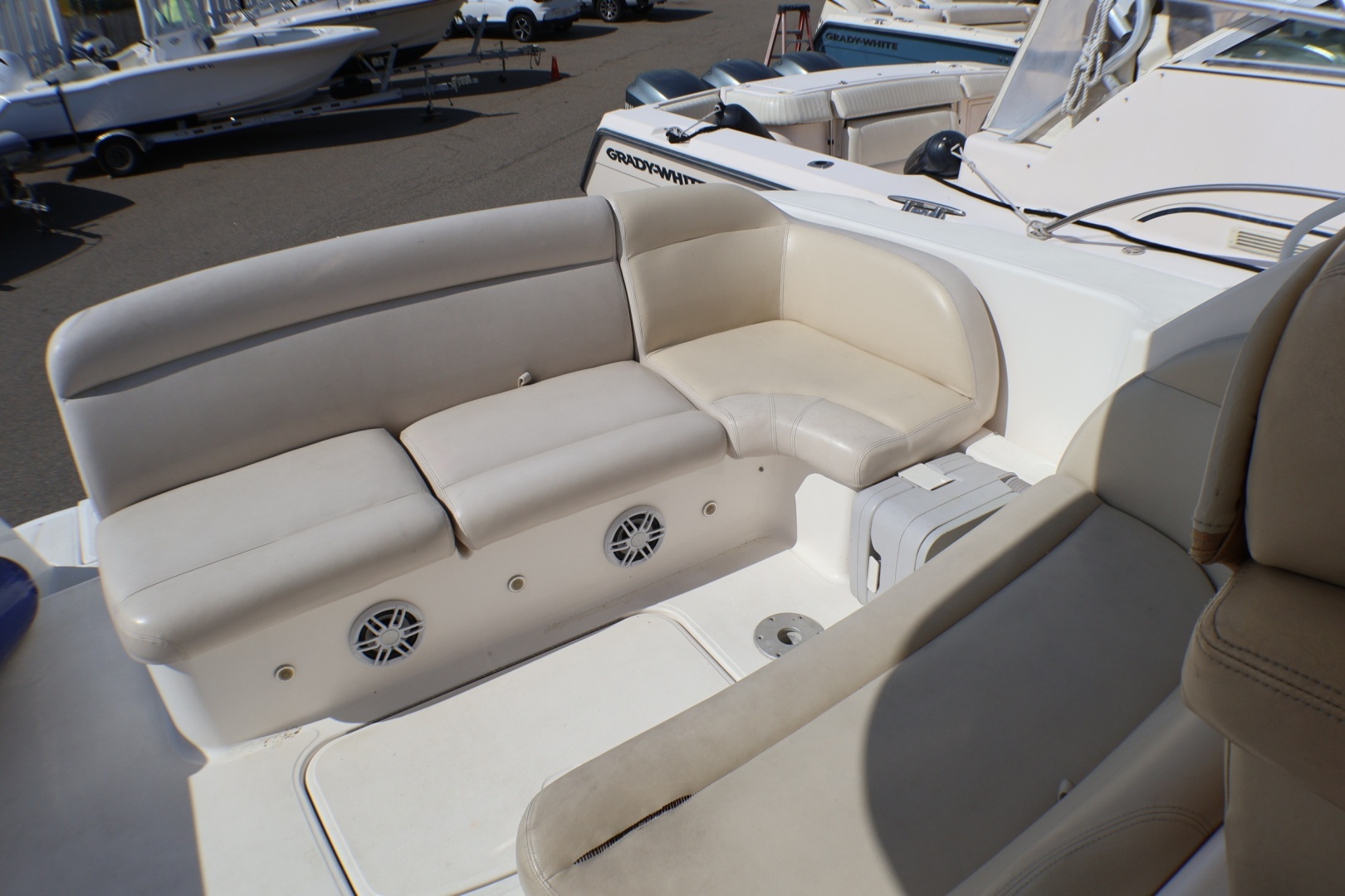 2009 Tiara Yachts 3500 Sovran - Image 10