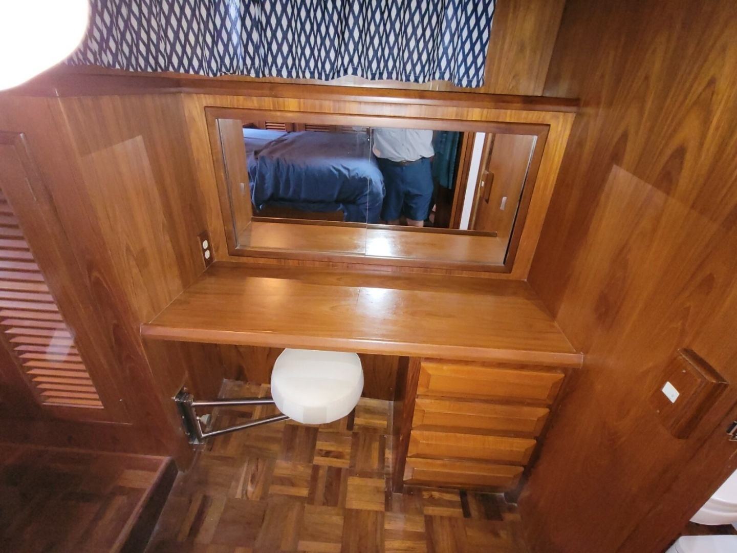 1990 DeFever Offshore Cruiser - Image 15