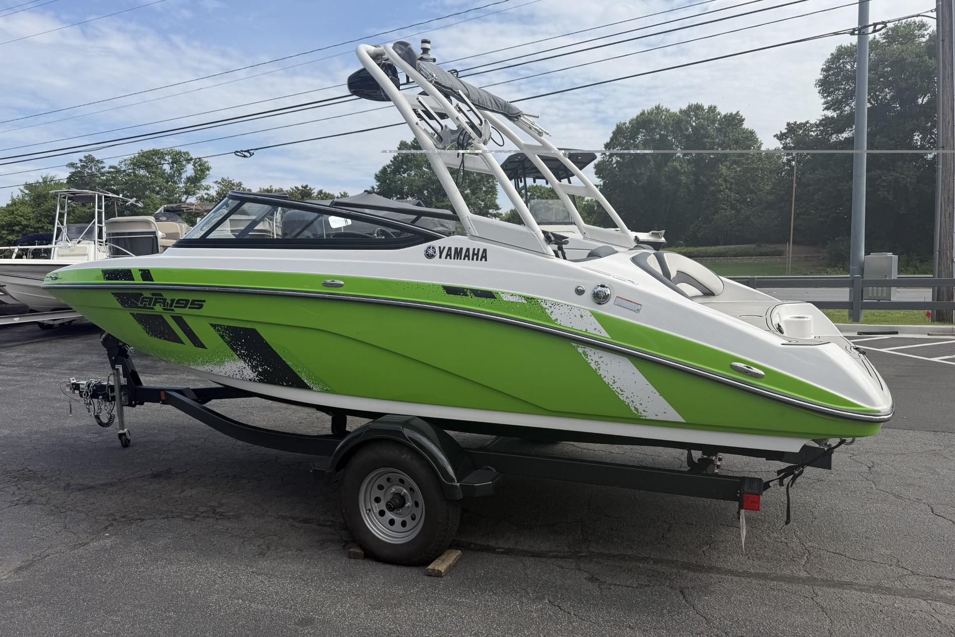 2022 Yamaha Boats AR195