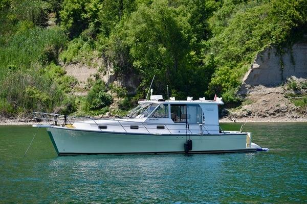 2003 Mainship Pilot 34 Sedan