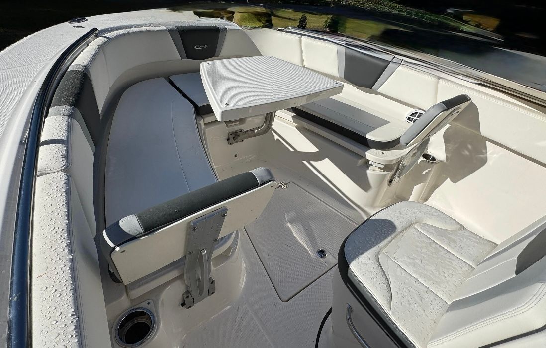 2023 Robalo R250 Center Console - 12