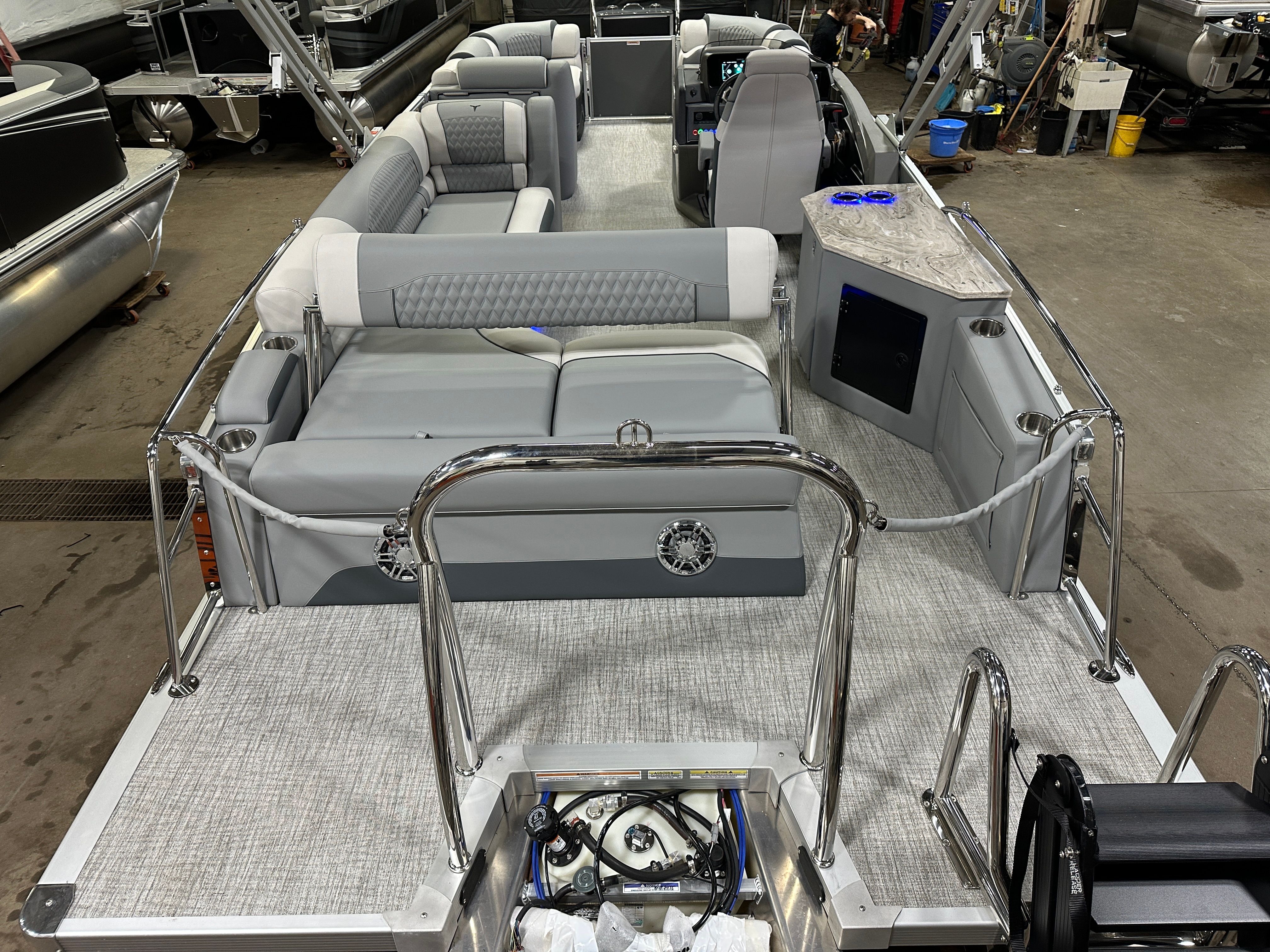 2025 Tahoe Cascade 2385 Cruise Rear Bench (CRB) & Honda 4-Stroke EFI
