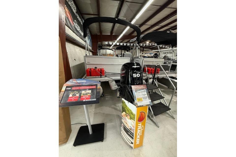 2026 Sun Tracker Party Barge 16 DLX