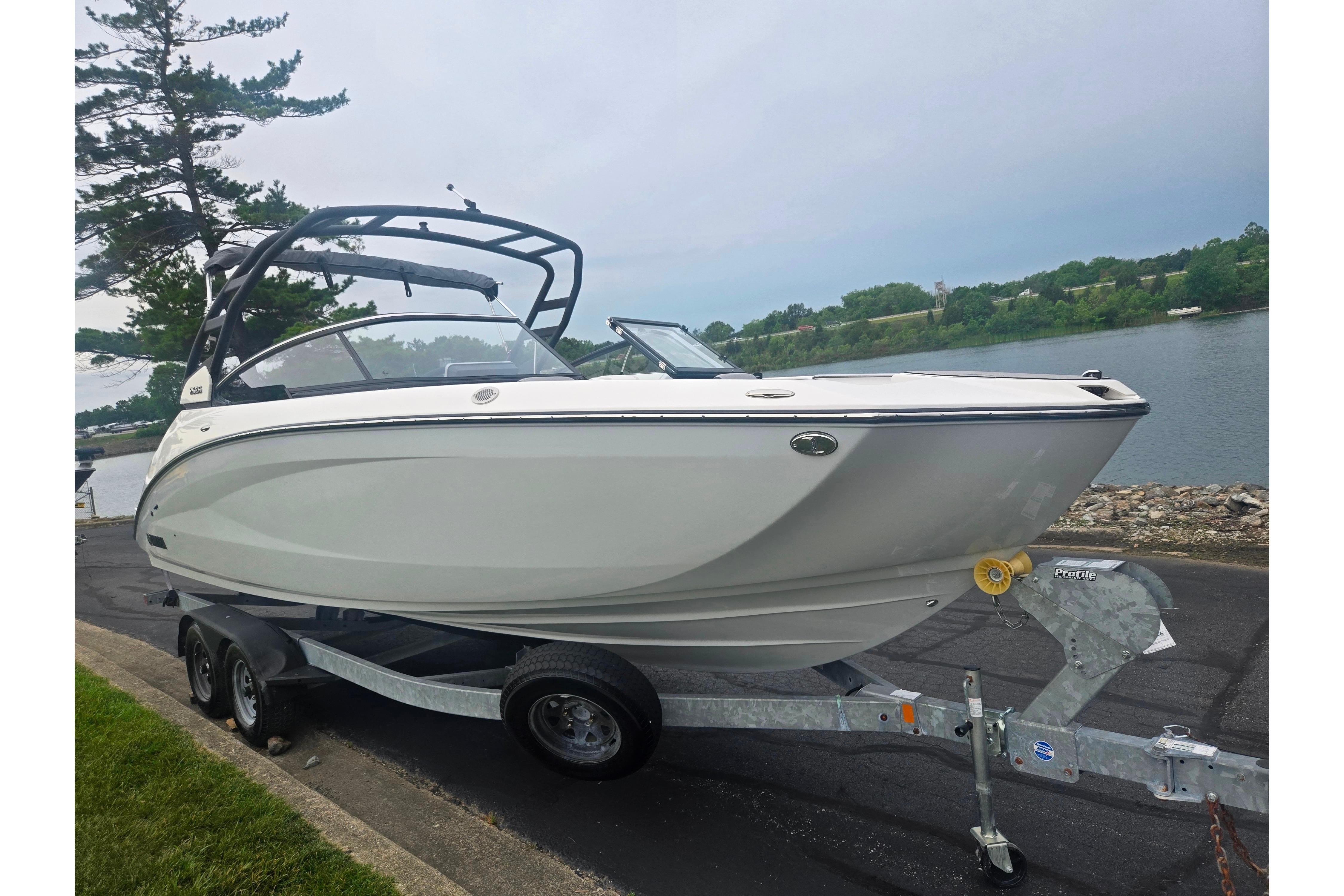 2023 Yamaha Boats 252S on trailer by a scenic lakeside.