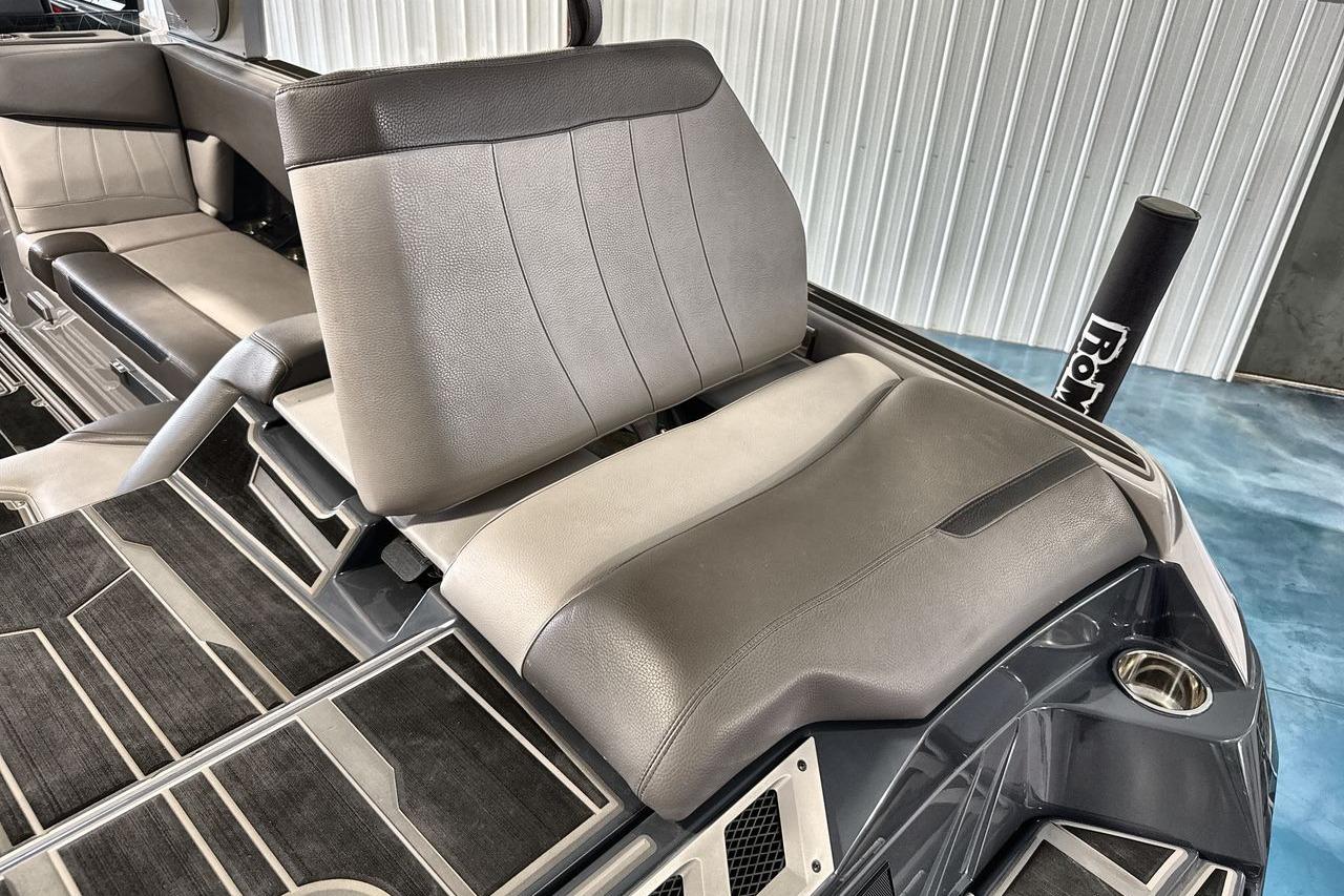 2021 Supra SE 550 boat interior with gray seating and flooring details.