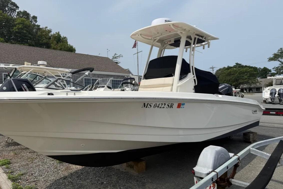 2024 Boston Whaler 220 Dauntless
