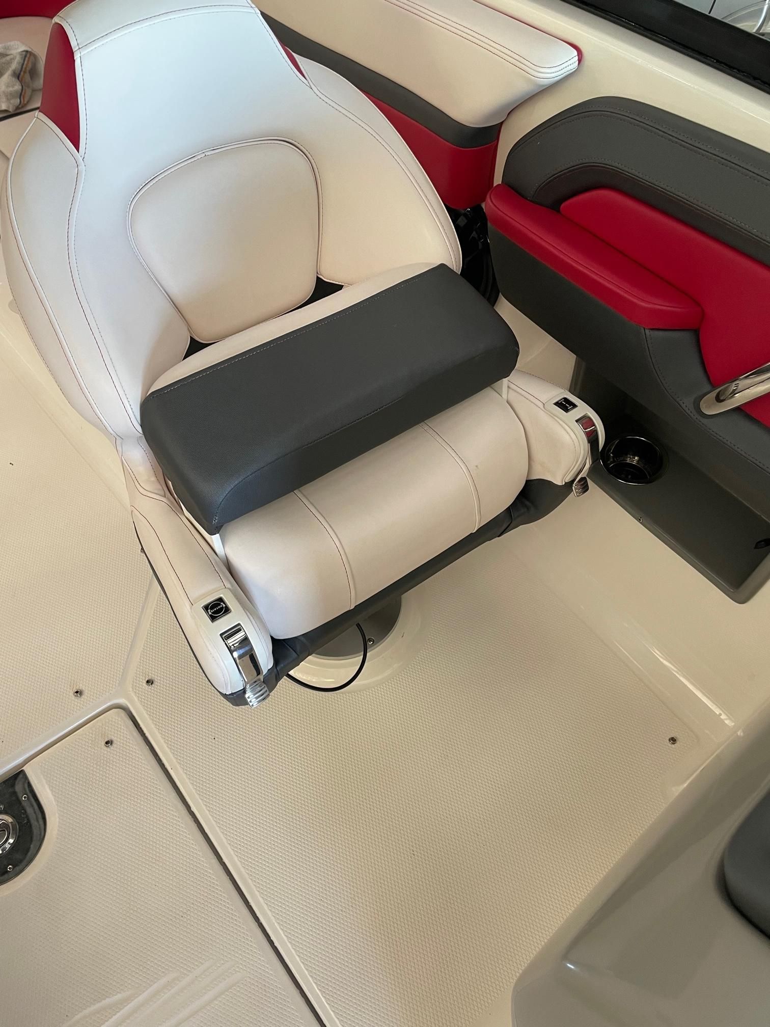 2019 Chaparral VRX2430 - 10