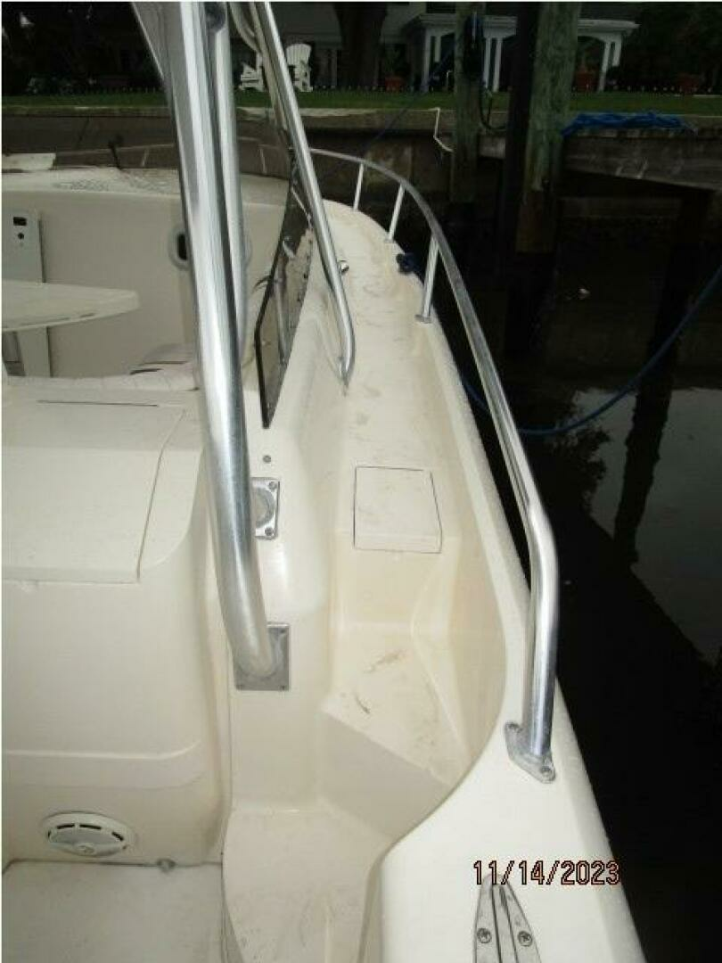 2001 Intrepid 348 Walkaround - Image 11