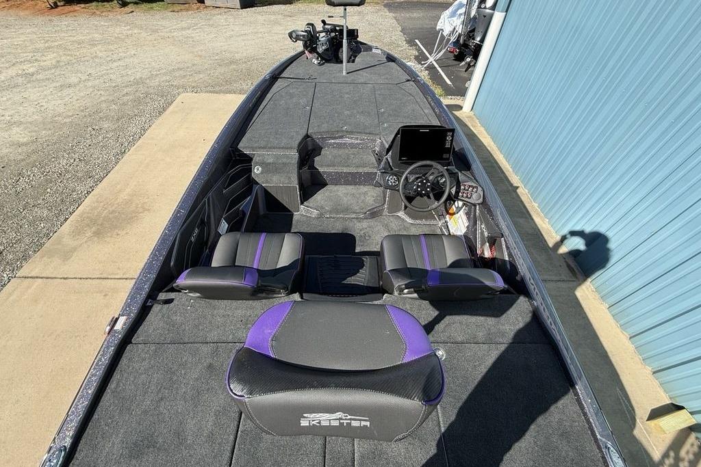 2026 Skeeter ZXE21 boat interior with modern dashboard and seating.