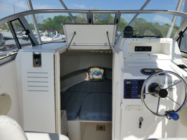 2001 Cobia 230 Walkaround - 15