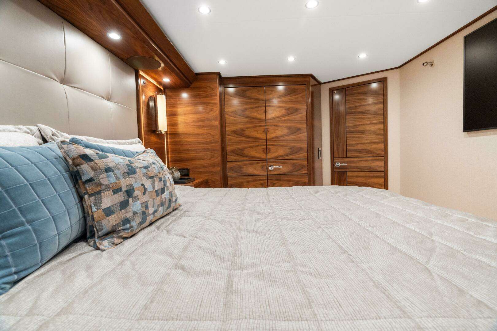 2026 Viking 74 Convertible - Image 20