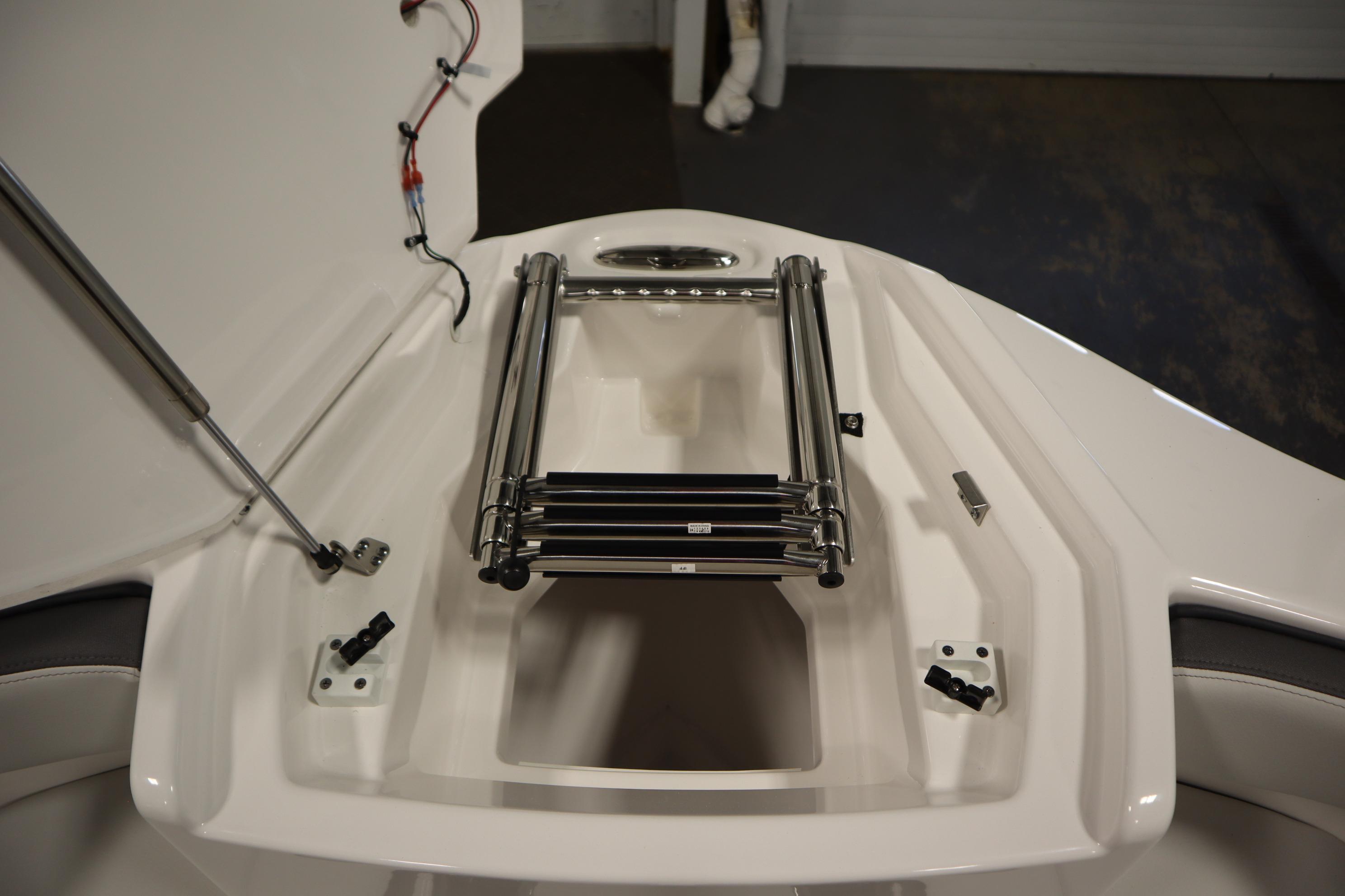 2026 Yamaha Boats AR250 bow with stainless steel ladder and storage compartment.