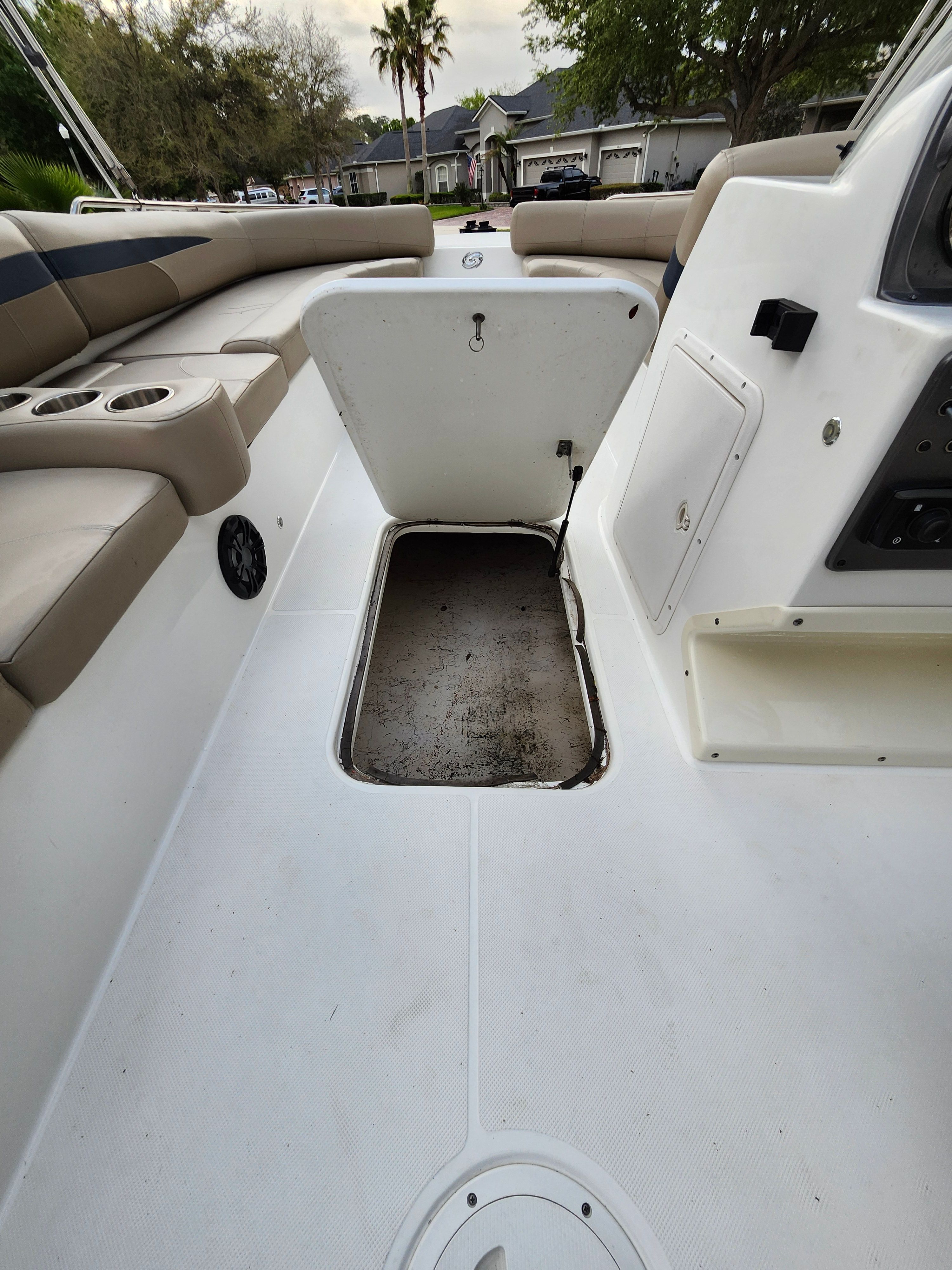 2021 Hurricane SunDeck 201 OB - 33