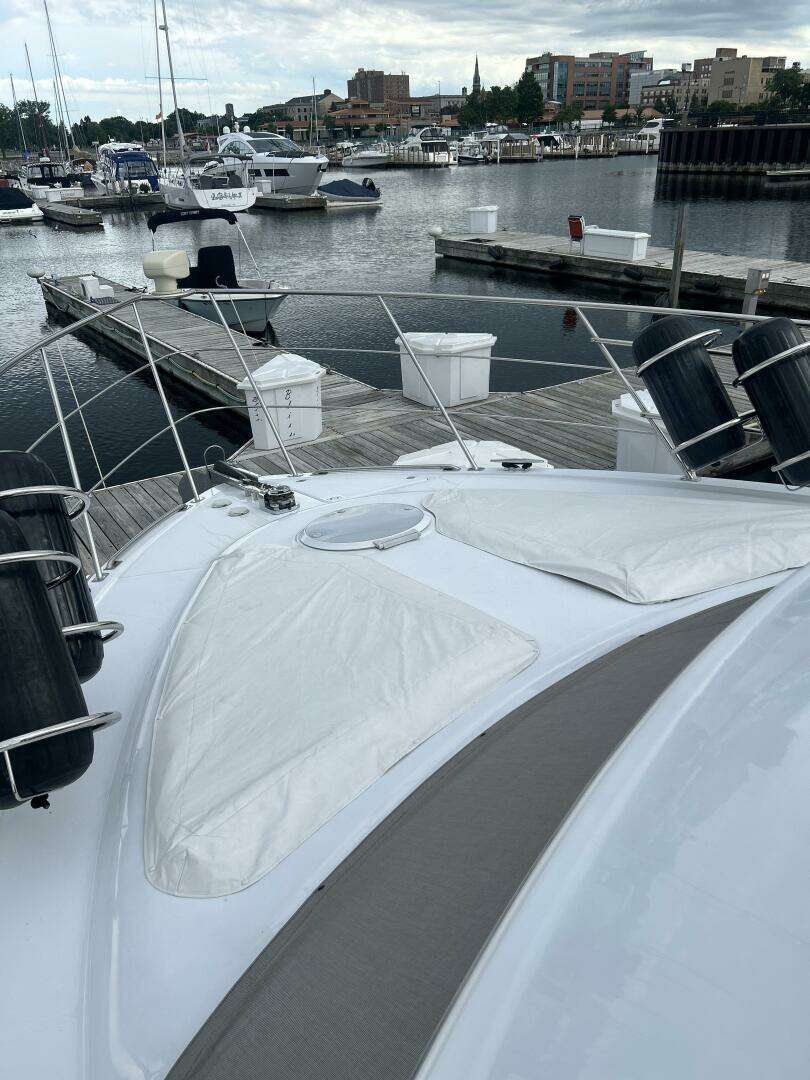 2003 Carver 466 Motor Yacht - Image 11