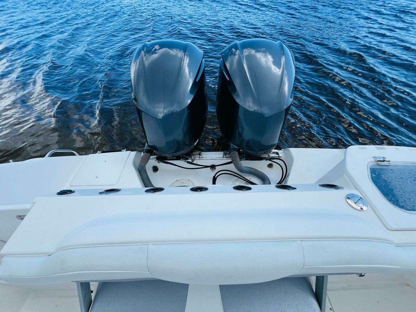 2012 Everglades 295 Center Console - Image 23