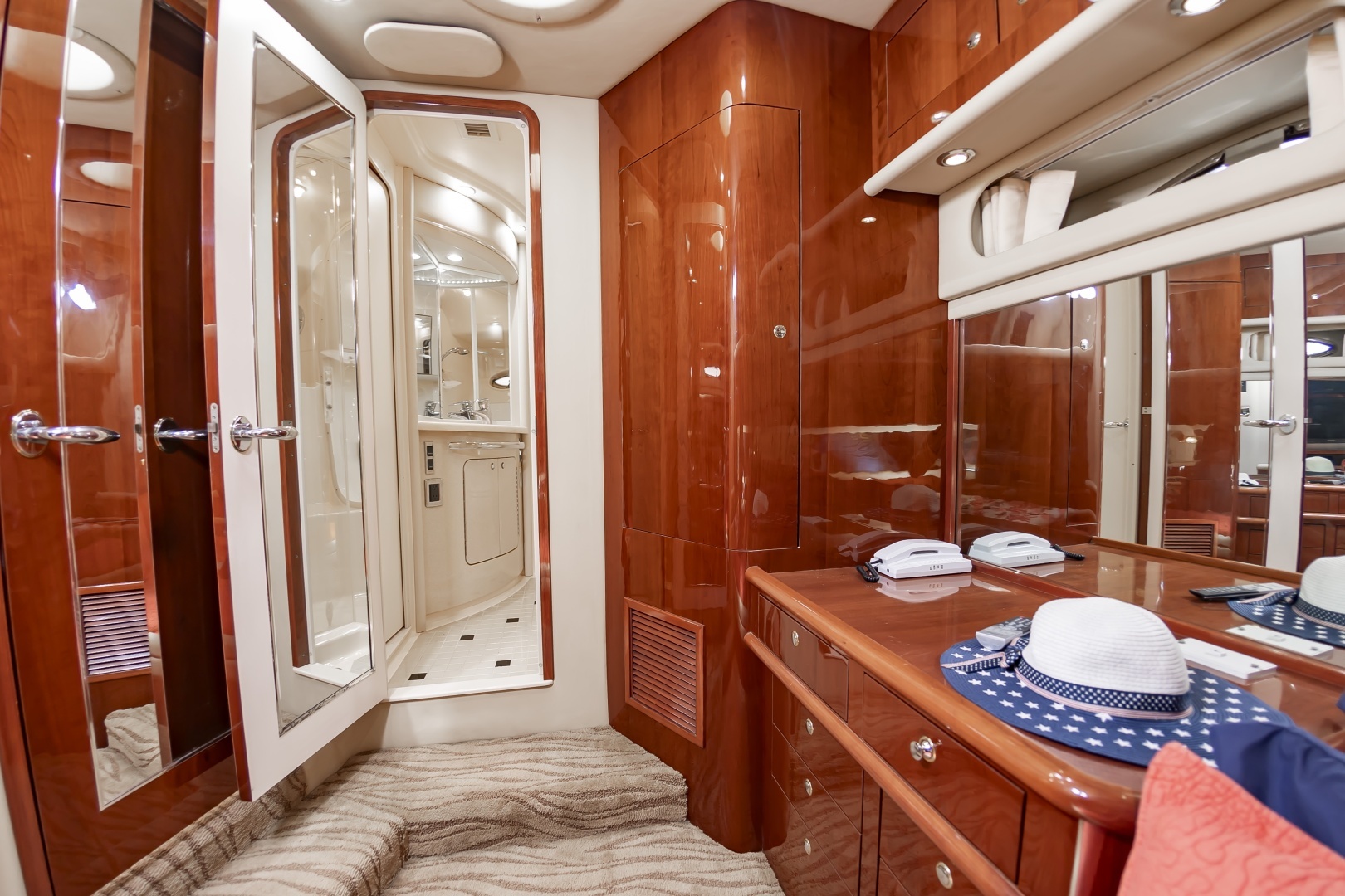 2002 Sea Ray 560 Sedan Bridge - Image 46