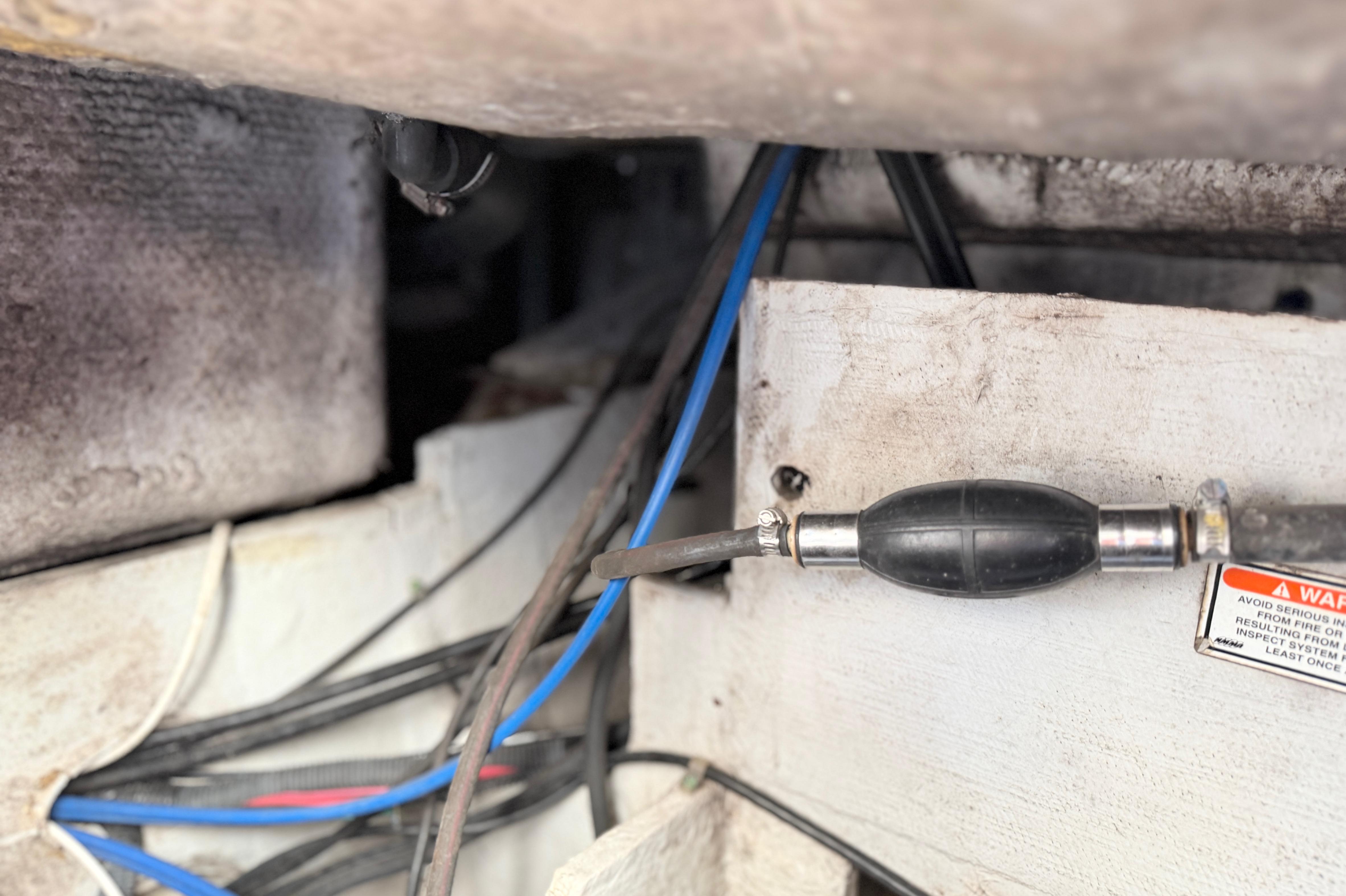 2004 Grady White 273 boat wiring and fuel line detail.