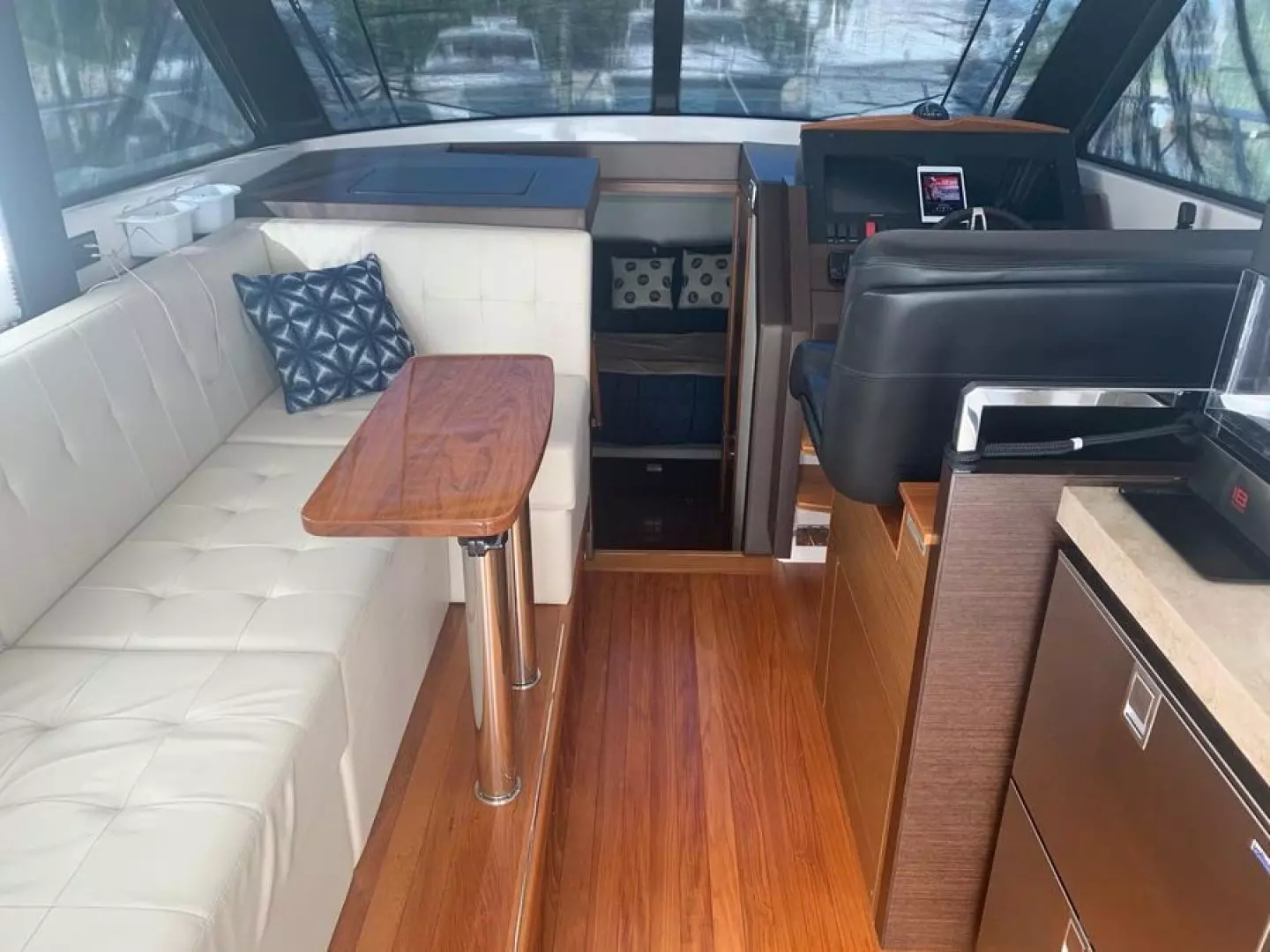 2017 Tiara Yachts — - Image 9