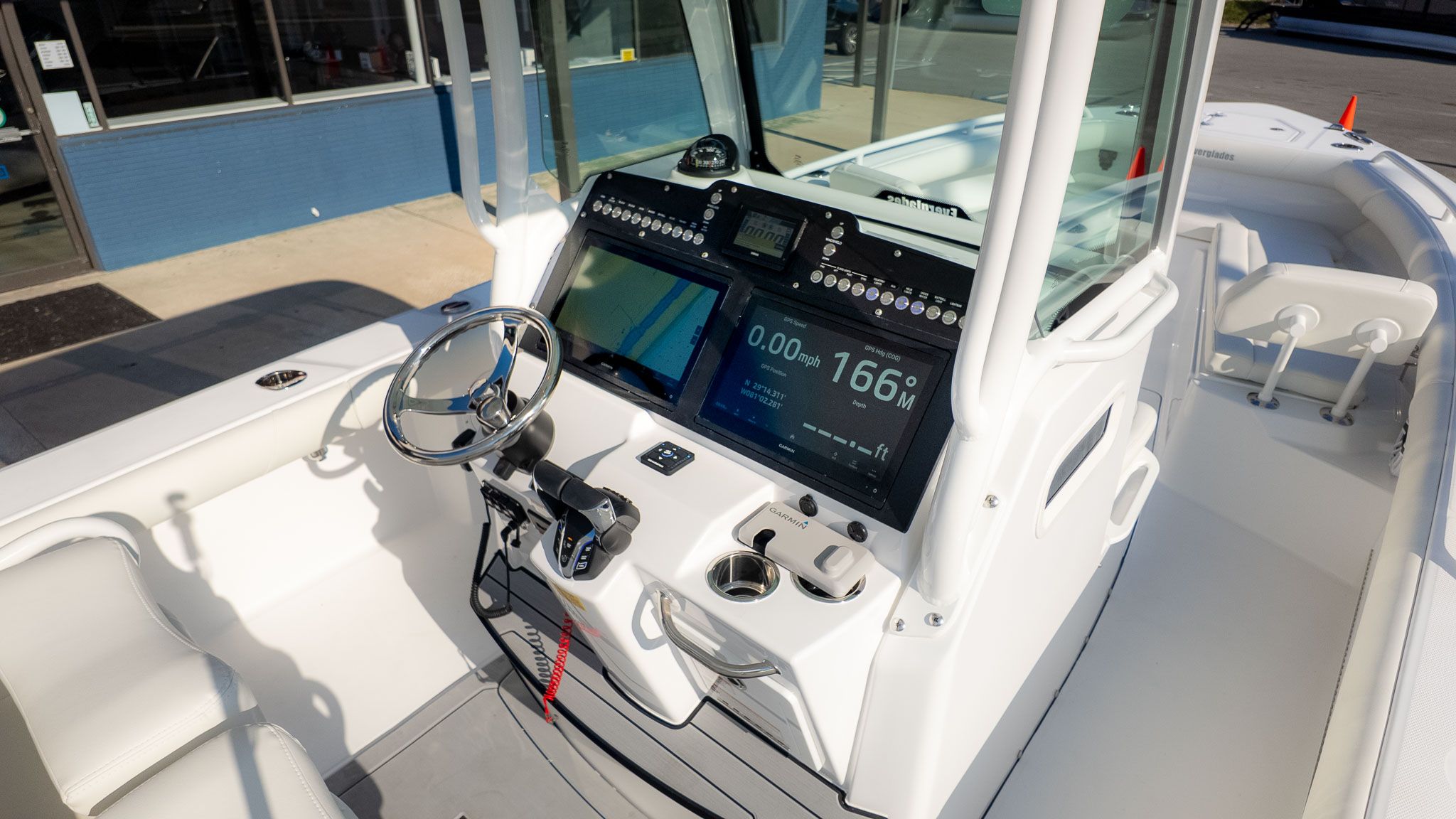 2027 Everglades 273 Center Console - 18