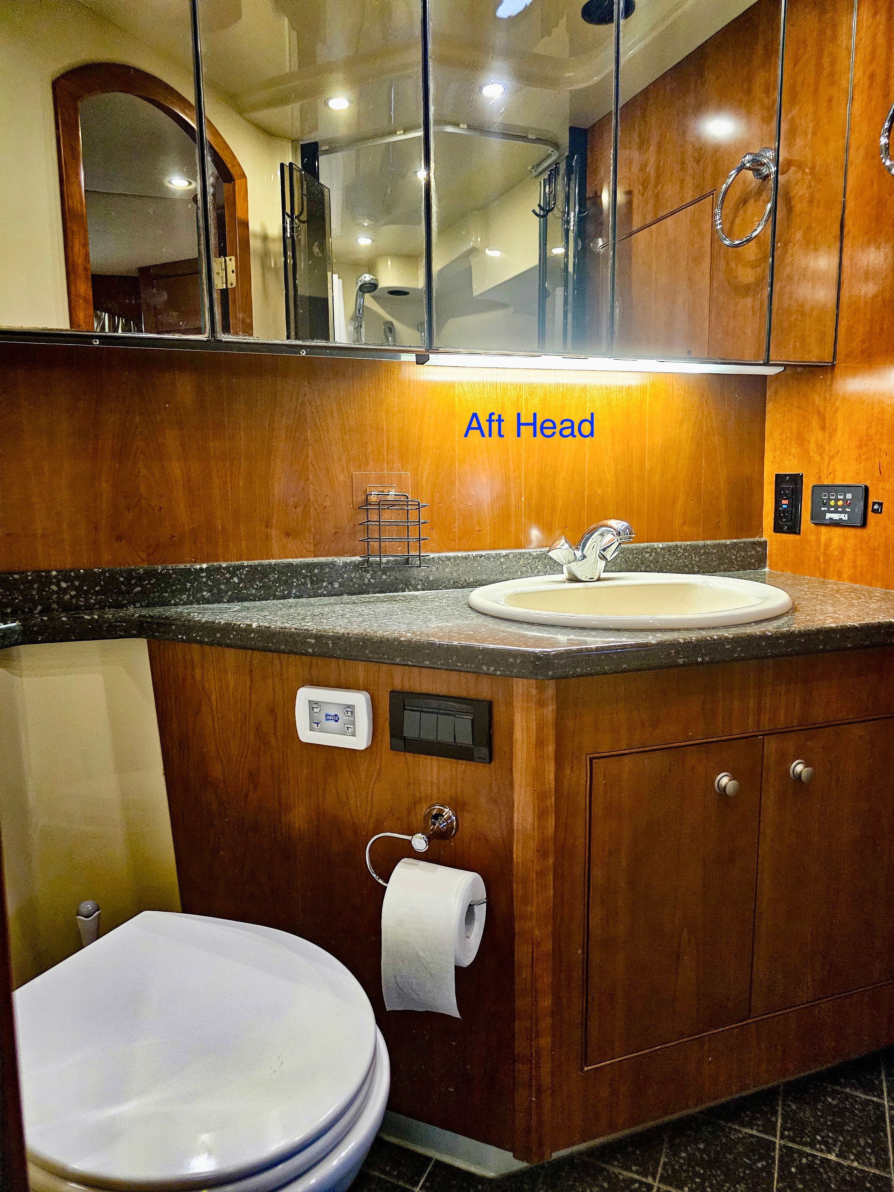 2008 Cruisers Yachts 455 Express Motoryacht - 38