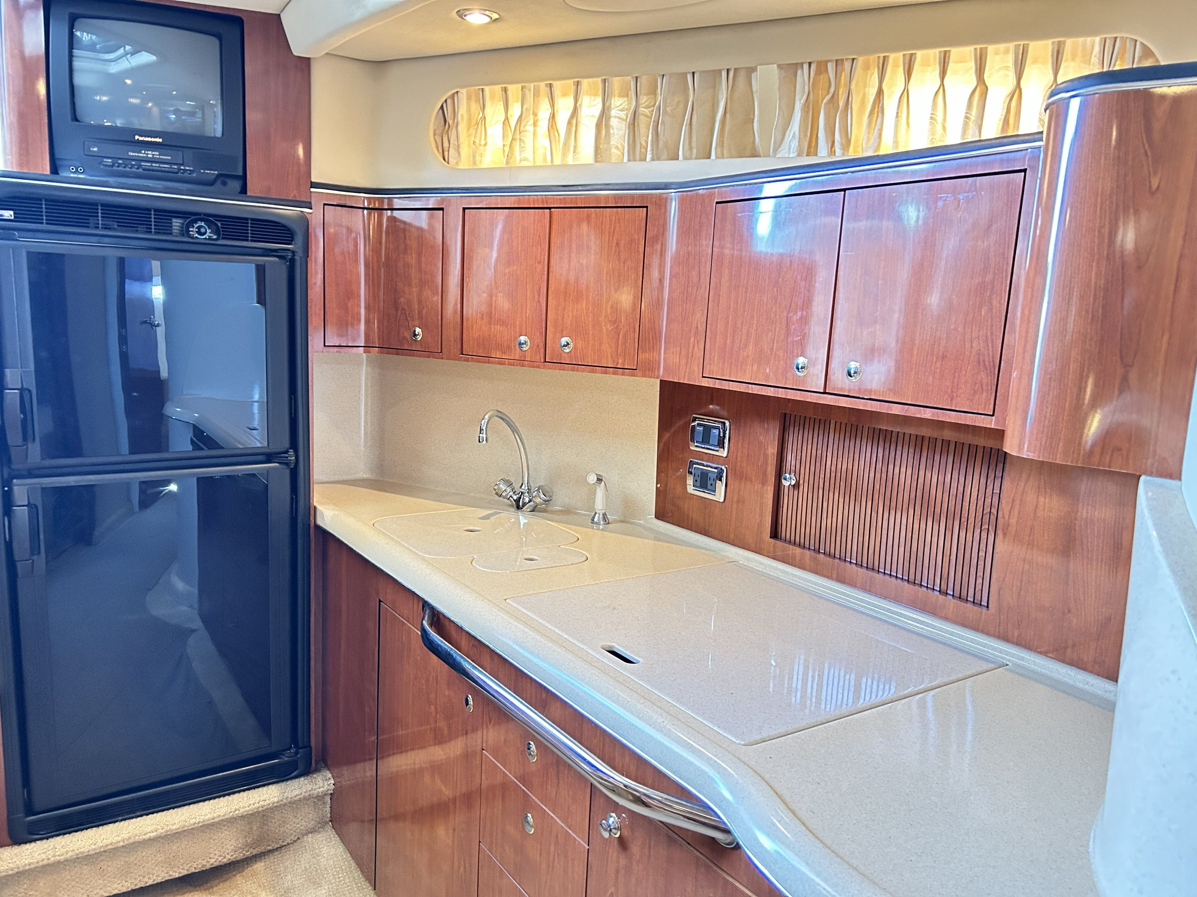 2003 Sea Ray 410 Express Cruiser - 43