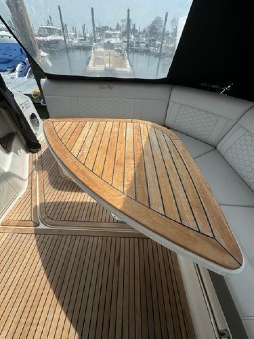 2021 Sea Ray Sundancer 320 Outboard - Image 6