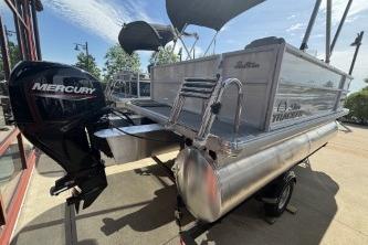 2026 Sun Tracker Party Barge 16 DLX with Mercury engine