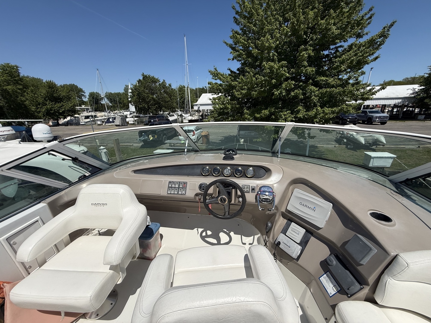 1999 Carver 450 Voyager - Image 11