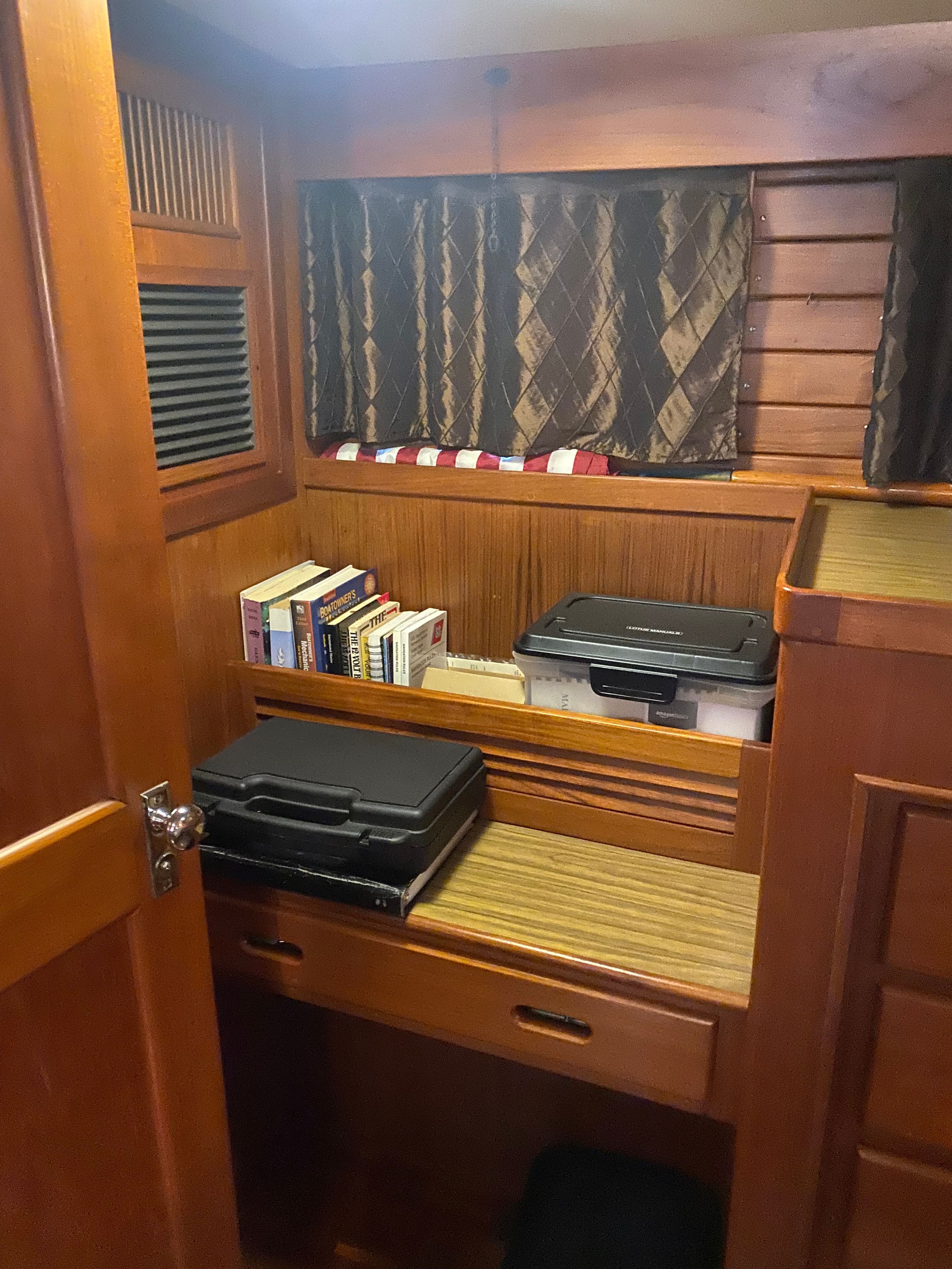 1983 Island Gypsy 44 Flush Deck - 60