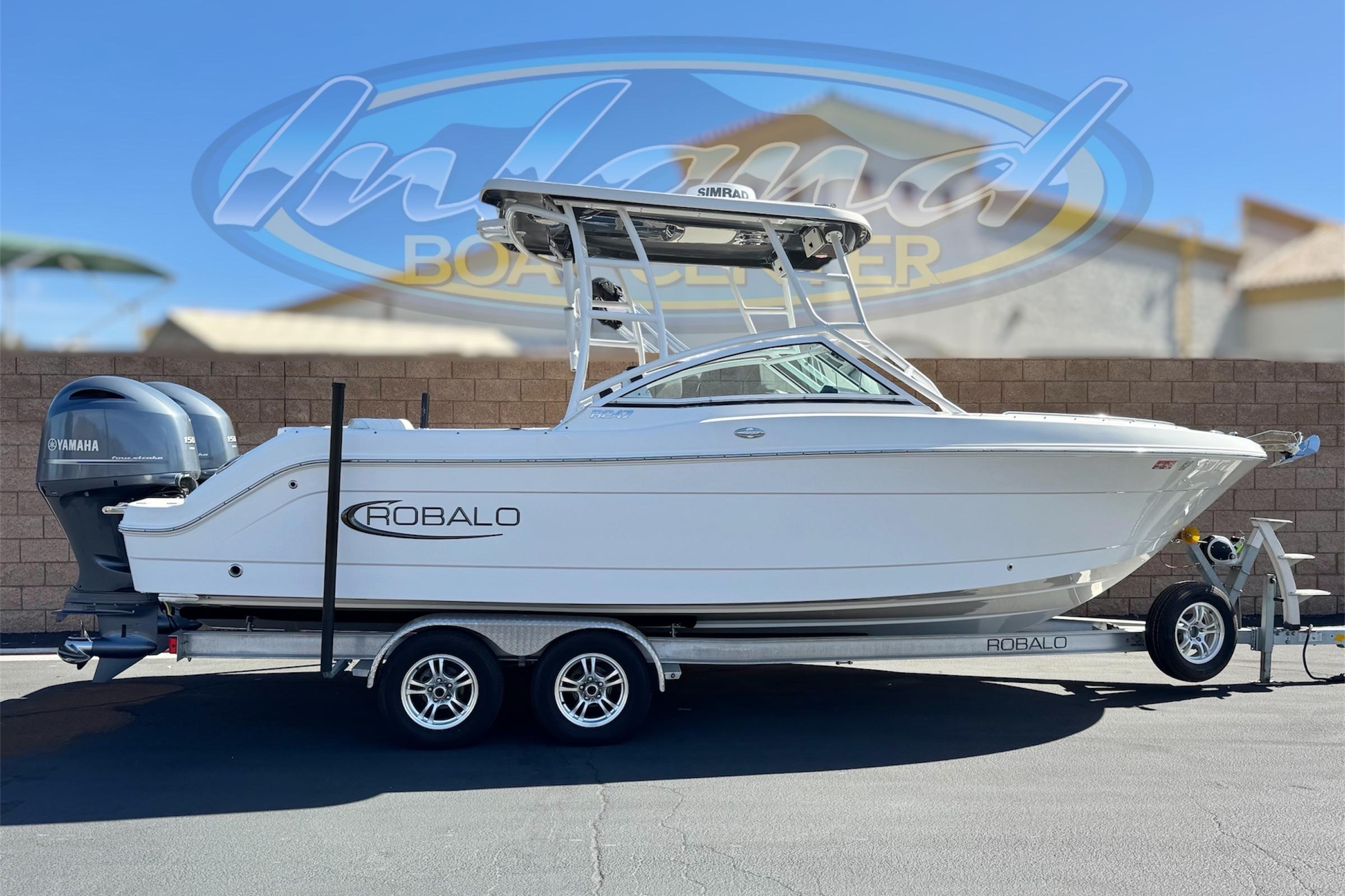 2022 Robalo R247 Dual Console