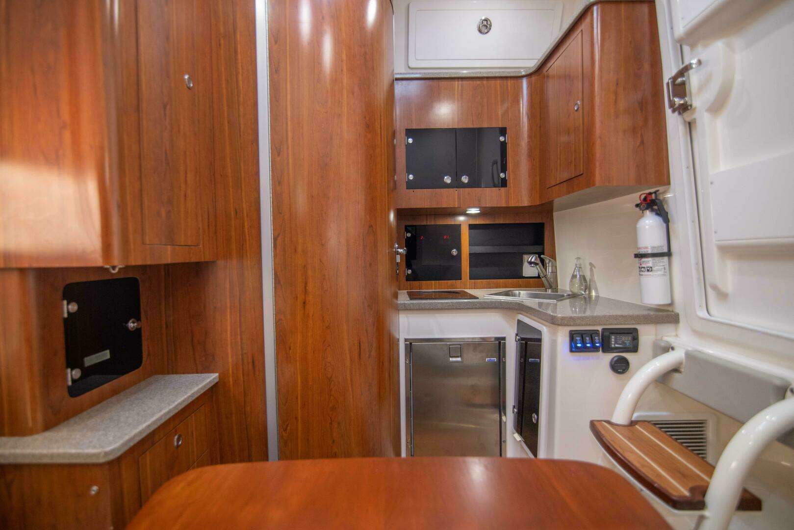 2016 Regulator 41 Center Console - Image 14