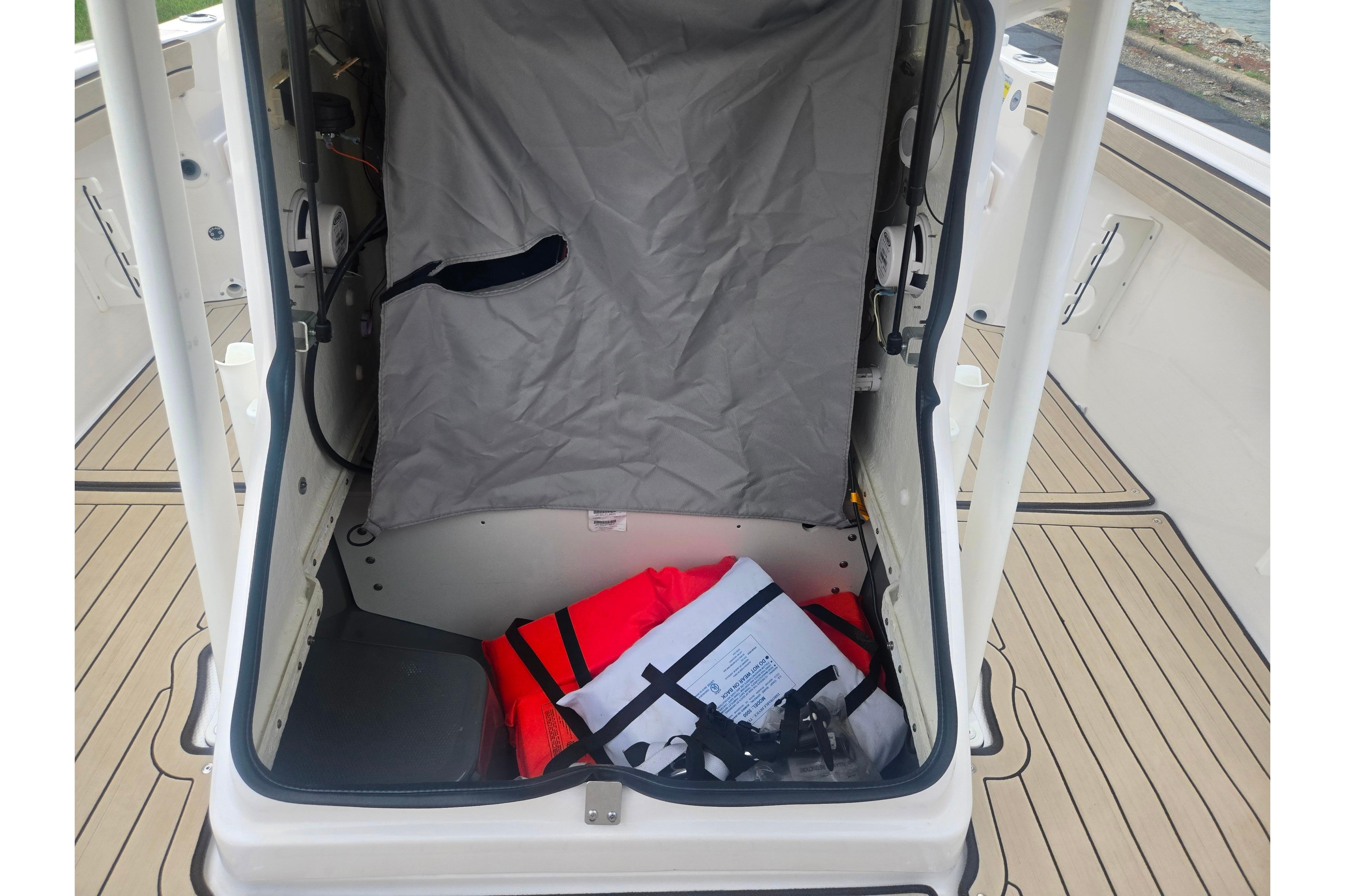 2022 Yamaha Boats 195 FSH Sport storage compartment with life jackets and equipment.