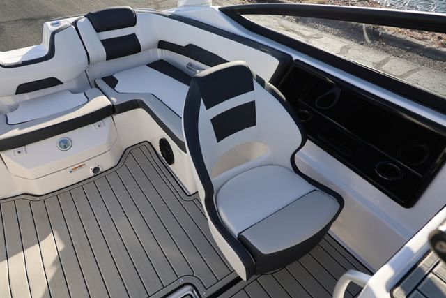 2026 Yamaha Boats 195 S BOTH COLOR AVAILABLE - 18
