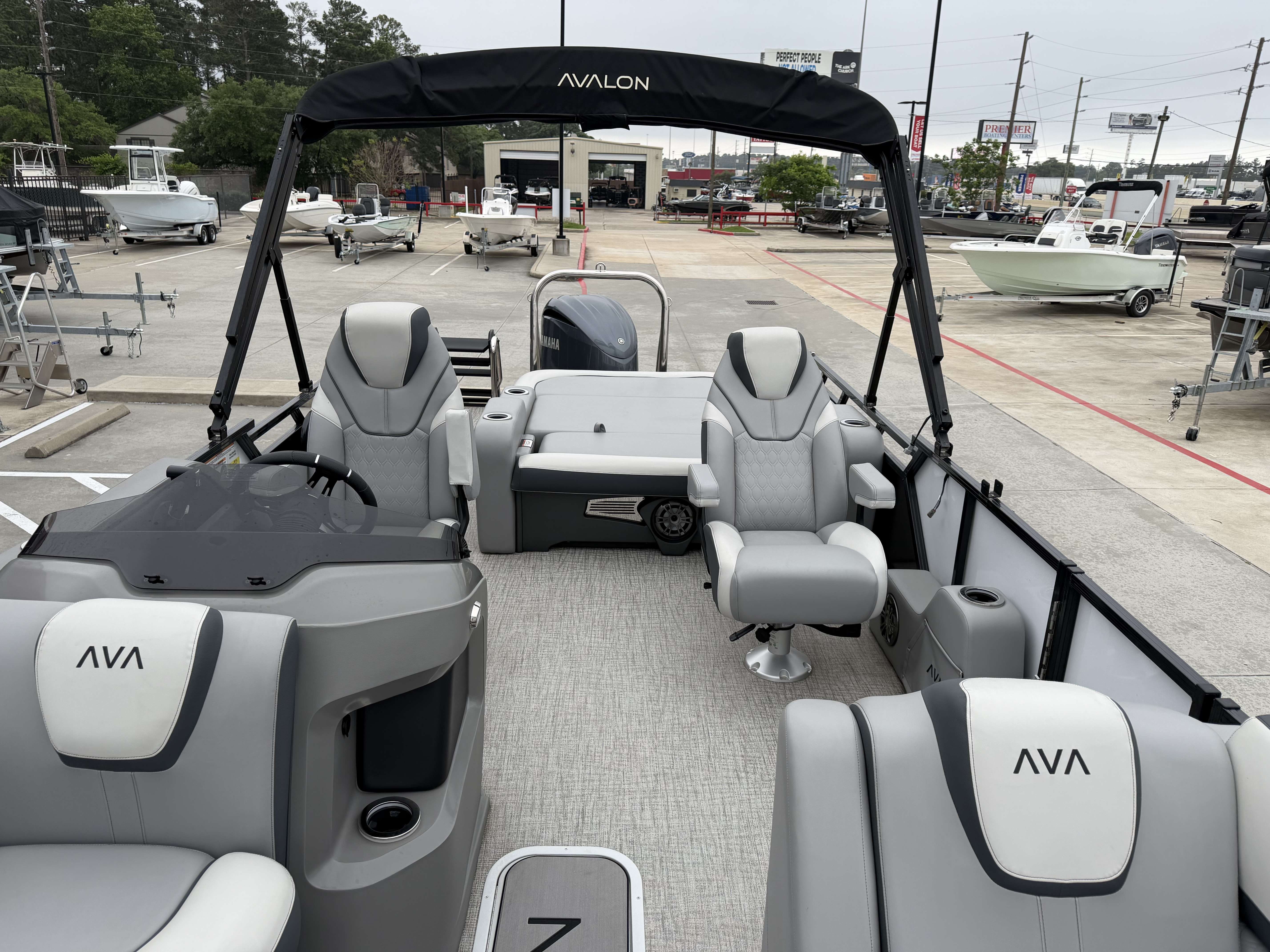 2025 Avalon LSZ Versatile Rear Bench - 25' - 13
