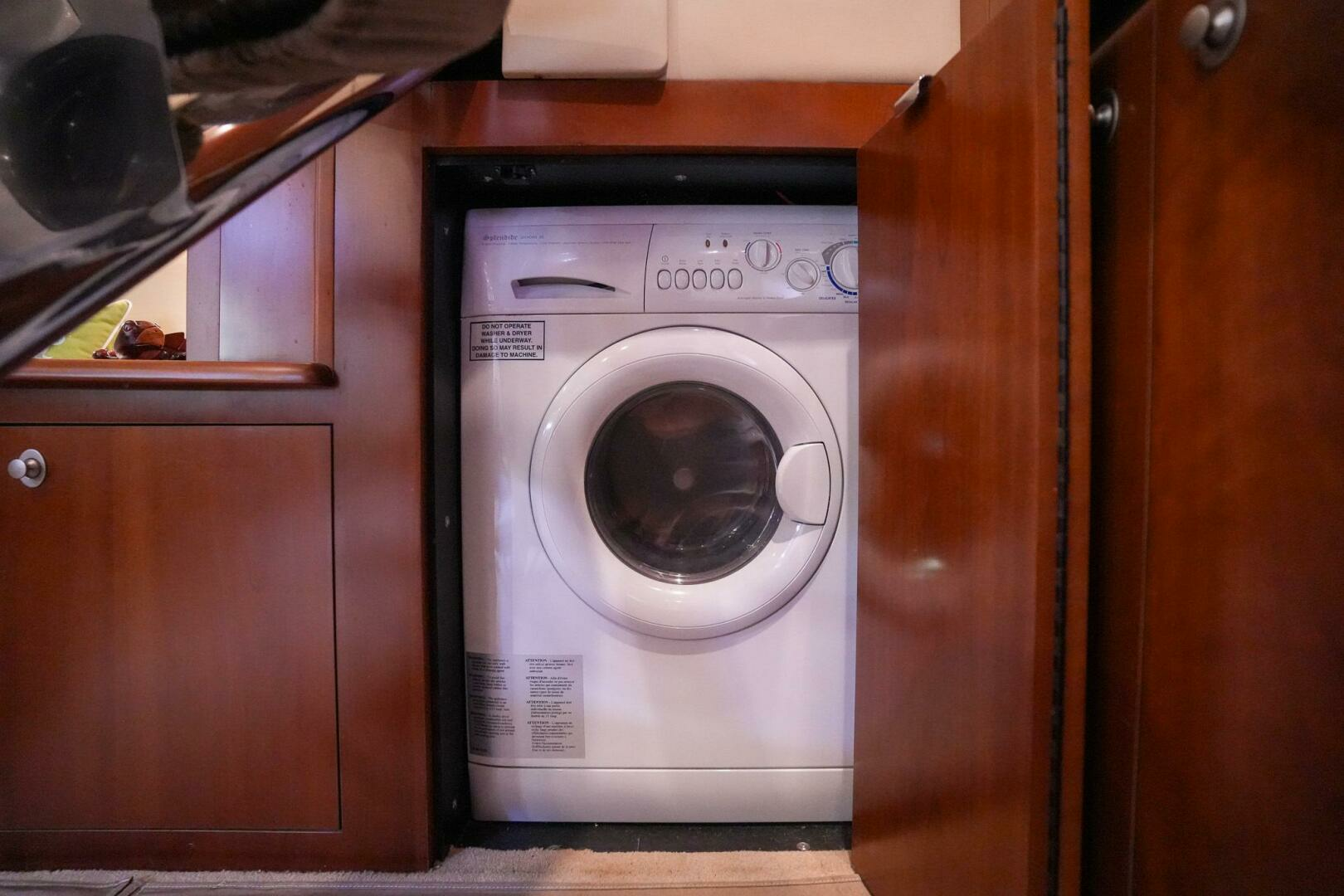2006 Sea Ray 52 Sundancer - Image 38
