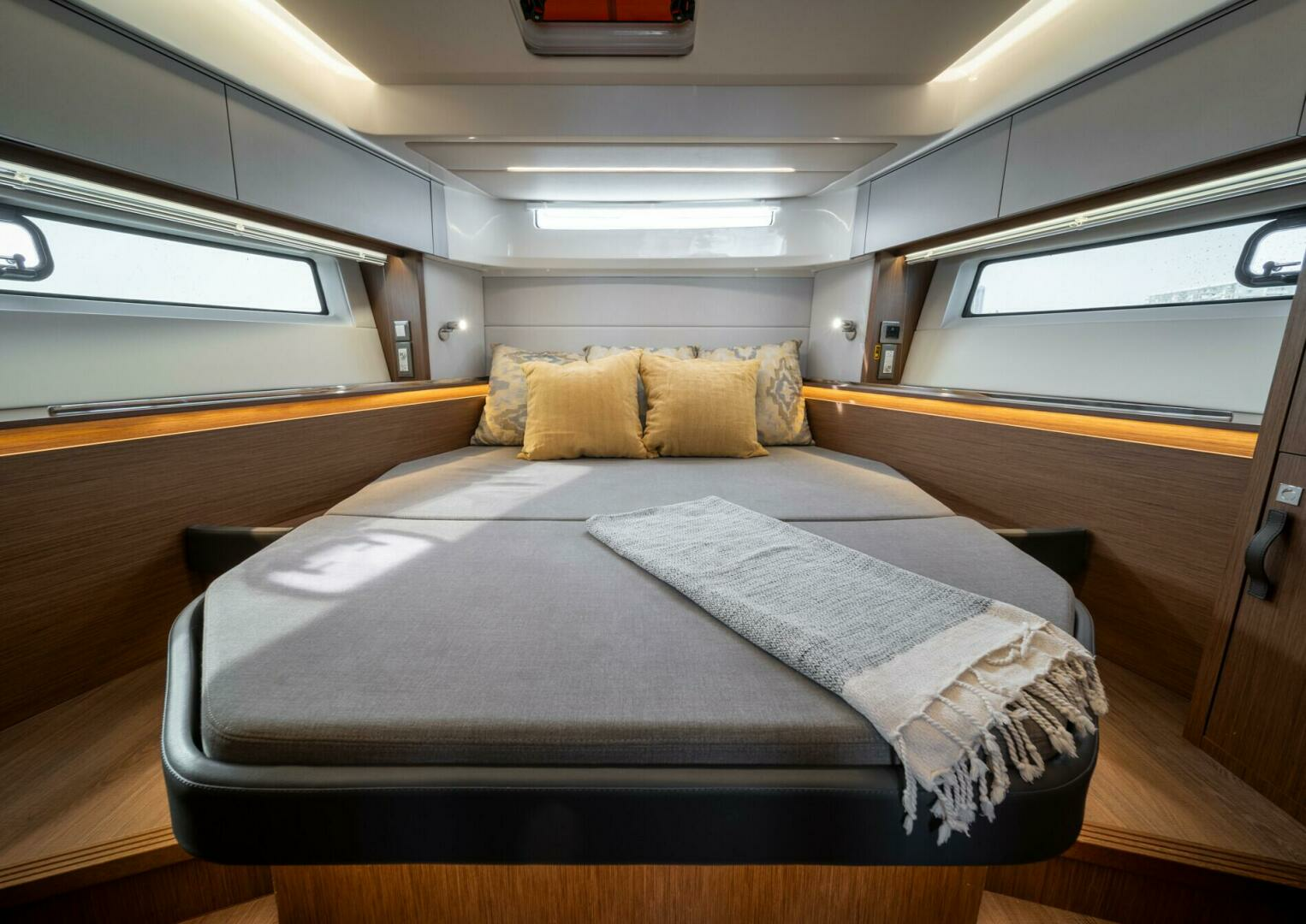 2025 Beneteau Antares 12 - Image 16