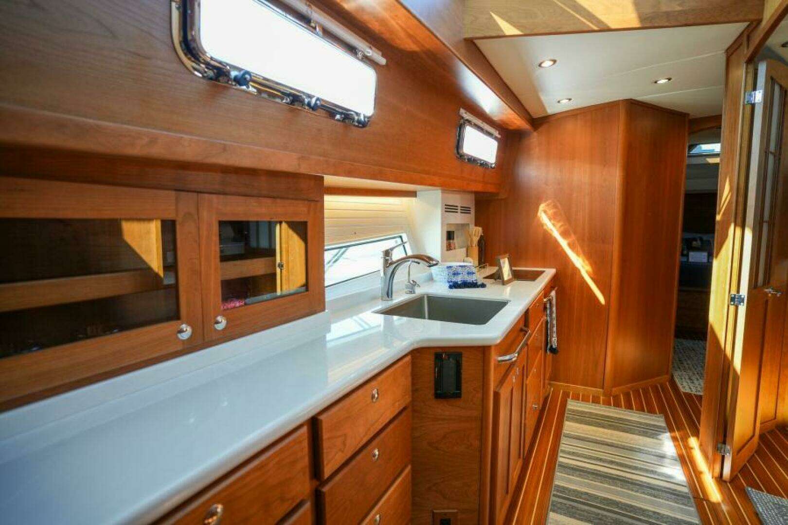 2027 Sabre 51 Salon Express - Image 21